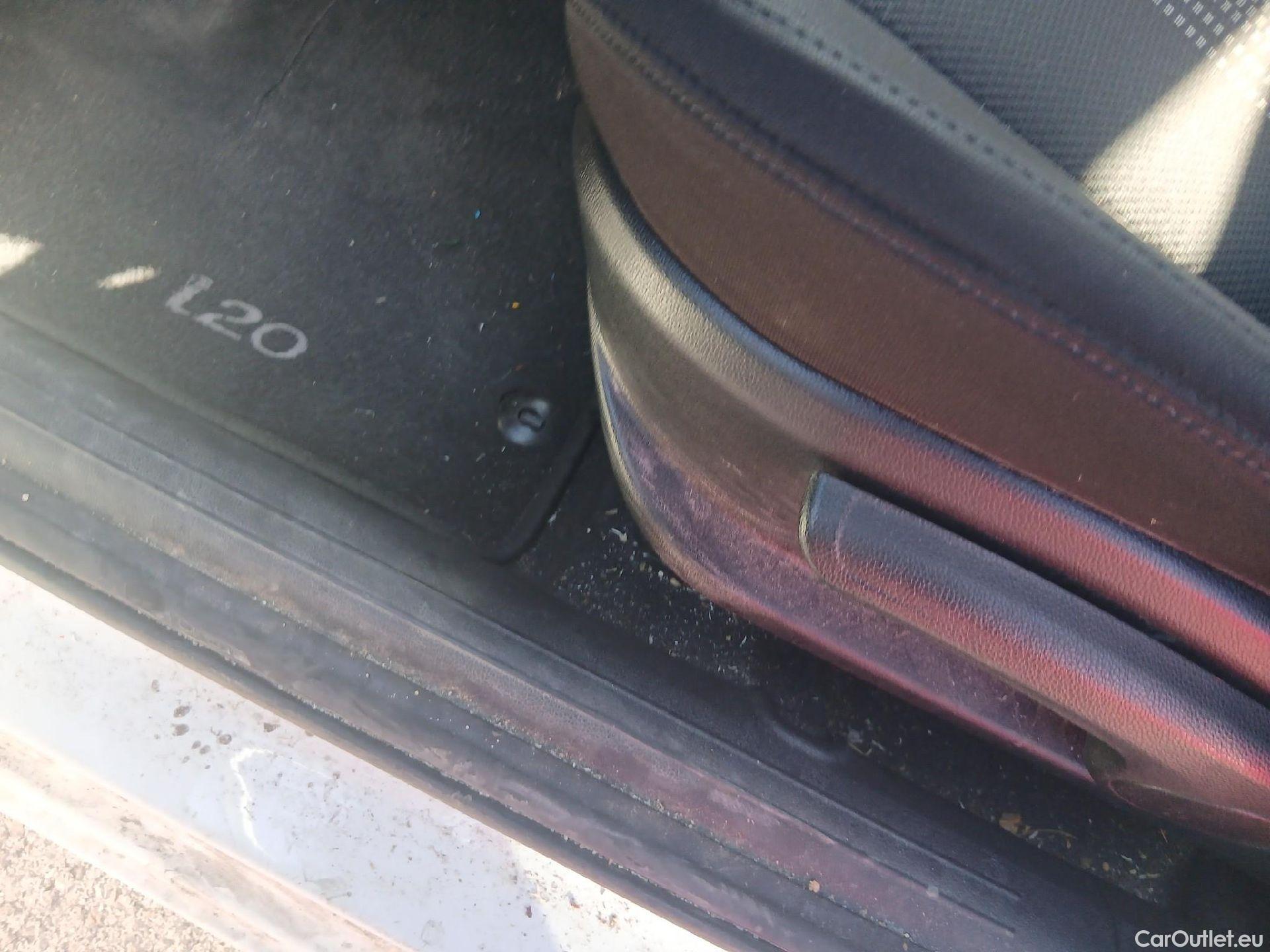  Hyundai  i20 HYUNDAI  / 2020 / 5P / berlina con portón 1.0 TGDI 74kW (100CV) 48V Essence #1