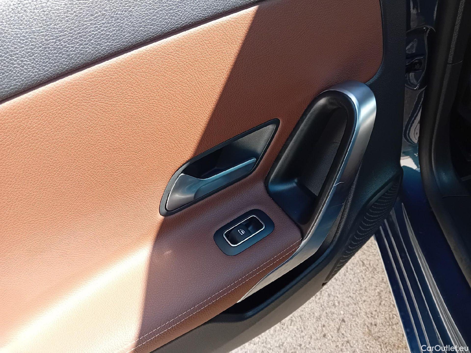  Mercedes  A-Klasse MERCEDES-BENZ Clase A / 2018 / 4P / sedán Sedán A 250 e #3