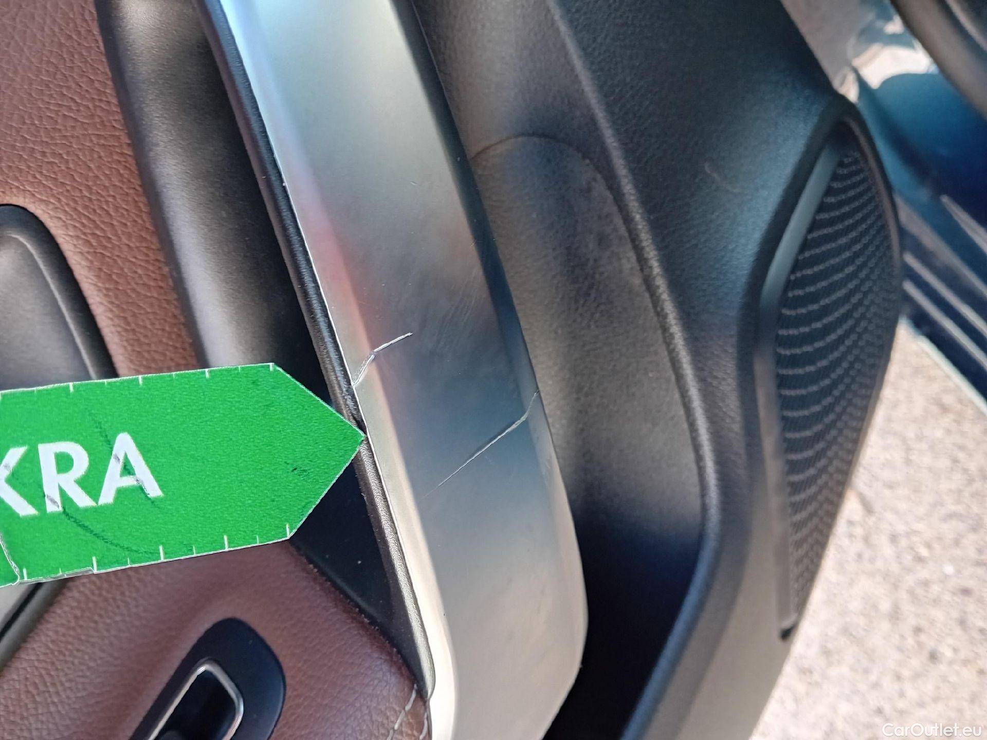  Mercedes  A-Klasse MERCEDES-BENZ Clase A / 2018 / 4P / sedán Sedán A 250 e #4