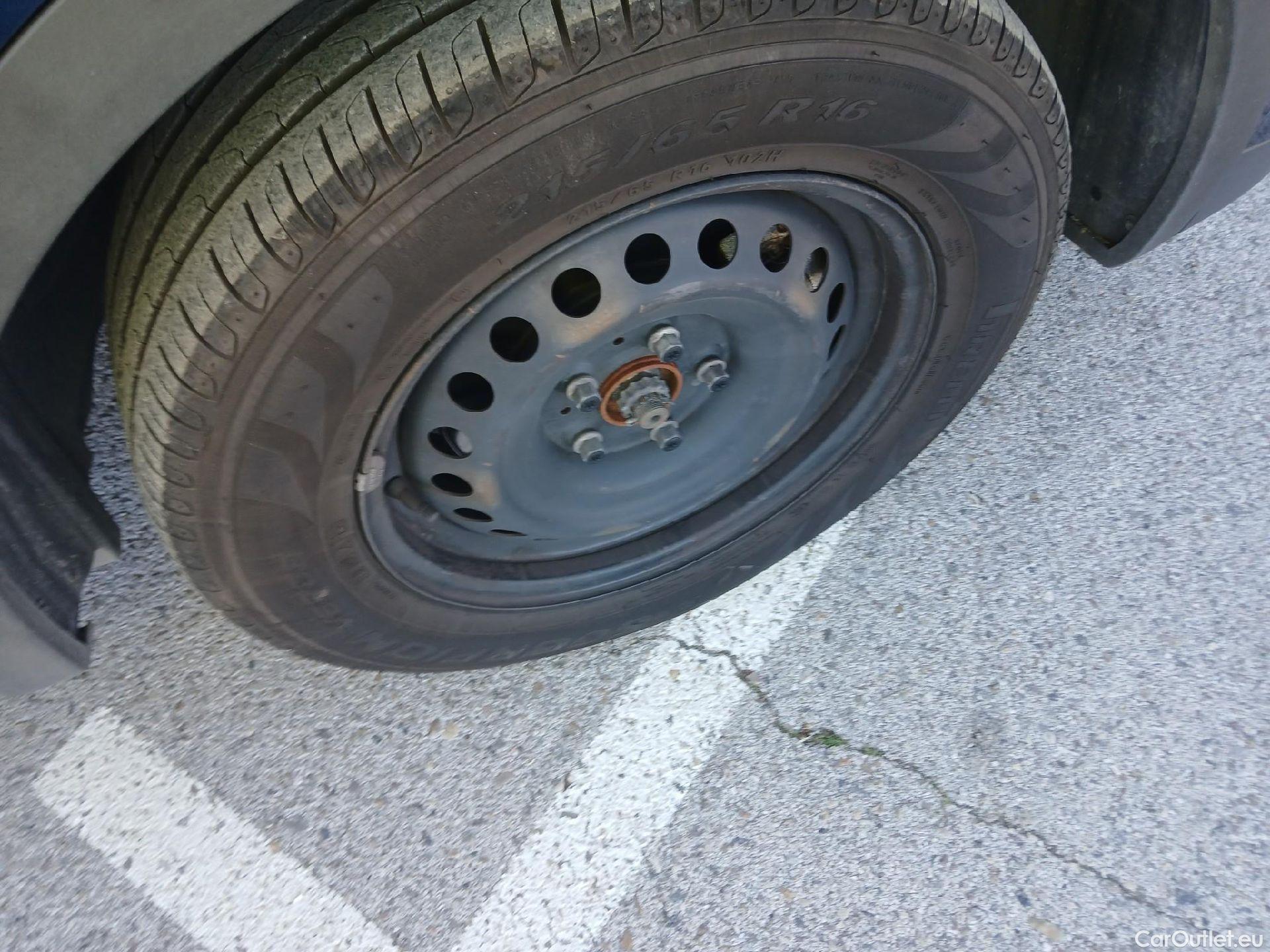  Renault  Kadjar RENAULT  / 2019 / 5P / crossover Business Blue dCi 85W (115CV) #36