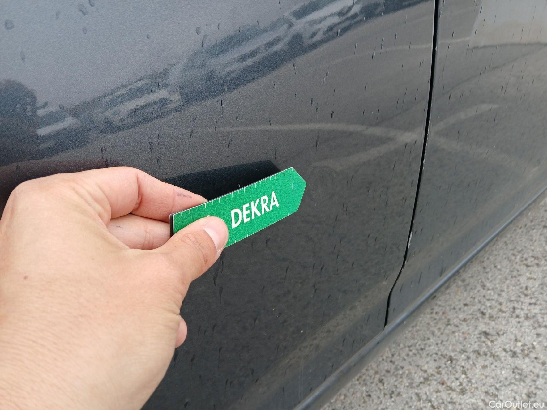  Nissan  Micra NISSAN  / 2017 / 5P / berlina con portón IG-T 68kW (92CV) E6D-F CVT Acenta Sprint #45