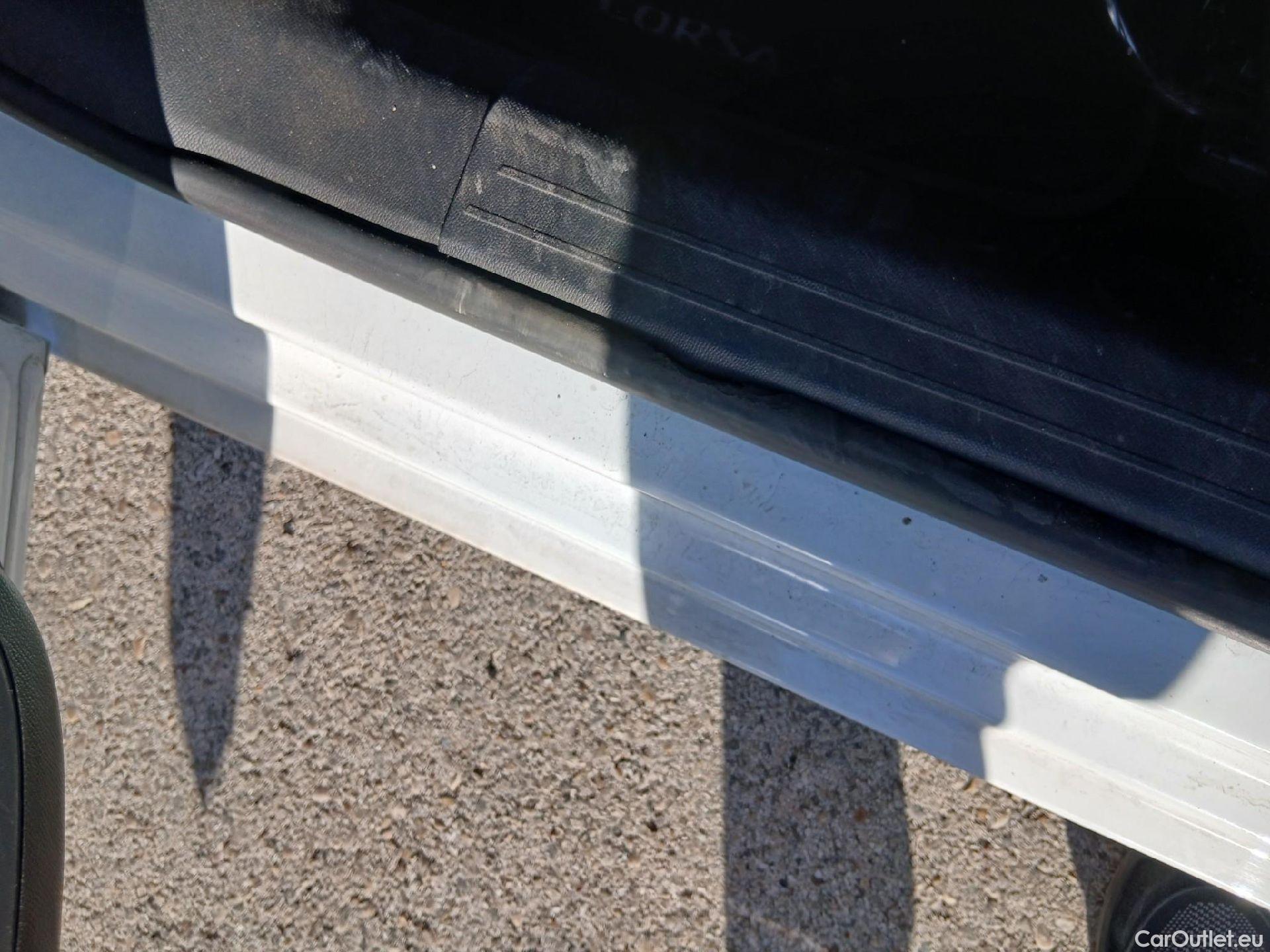  Opel  Corsa OPEL  1.2T XHL 74kW (100CV) Elegance #16