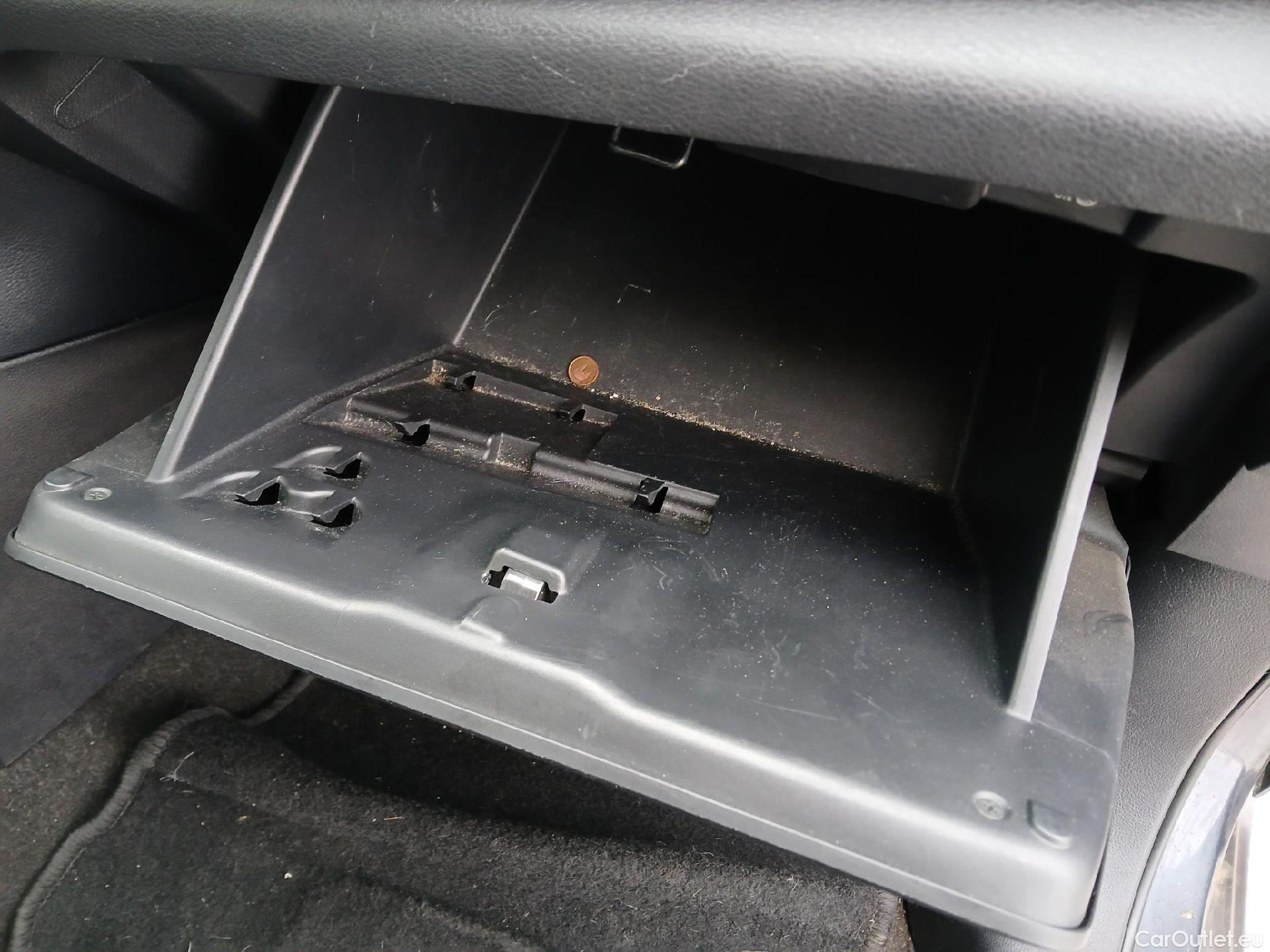  Nissan  Micra NISSAN  / 2017 / 5P / berlina con portón IG-T 68kW (92CV) E6D-F CVT Acenta Sprint #6