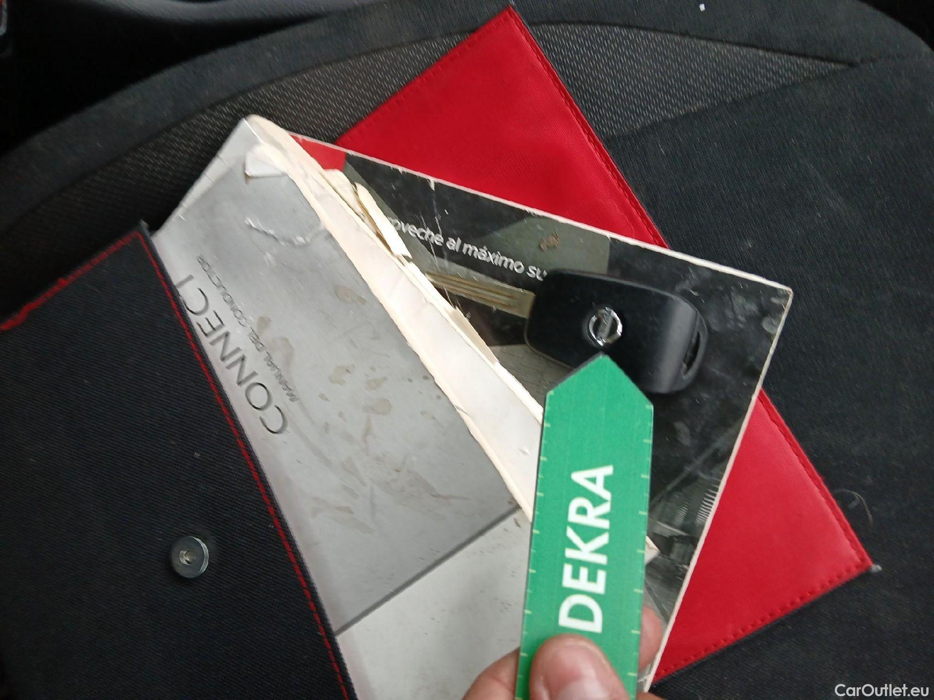  Nissan  Micra NISSAN  / 2017 / 5P / berlina con portón IG-T 68kW (92CV) E6D-F CVT Acenta Sprint #2