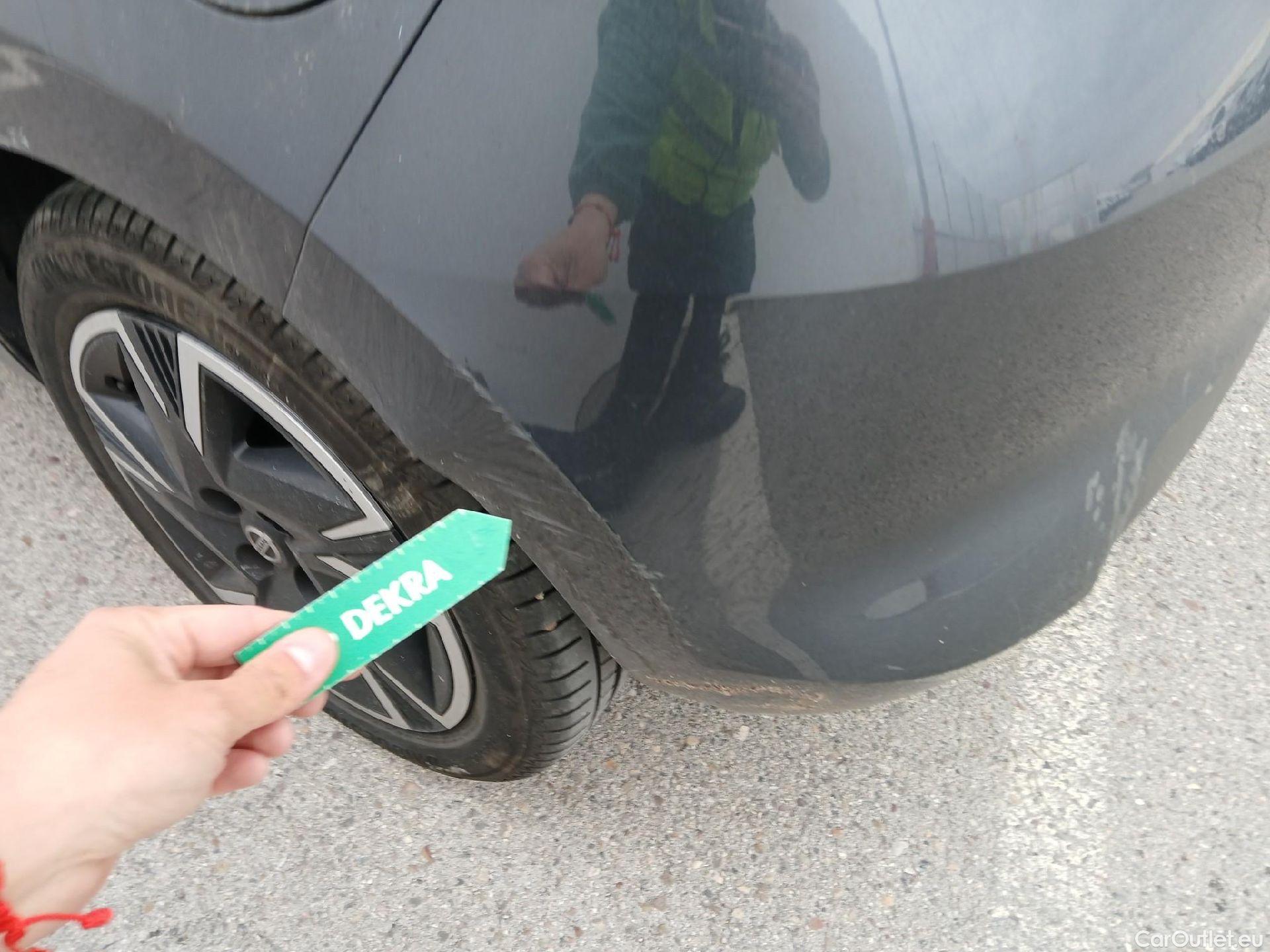  Nissan  Micra NISSAN  / 2017 / 5P / berlina con portón IG-T 68kW (92CV) E6D-F CVT Acenta Sprint #39