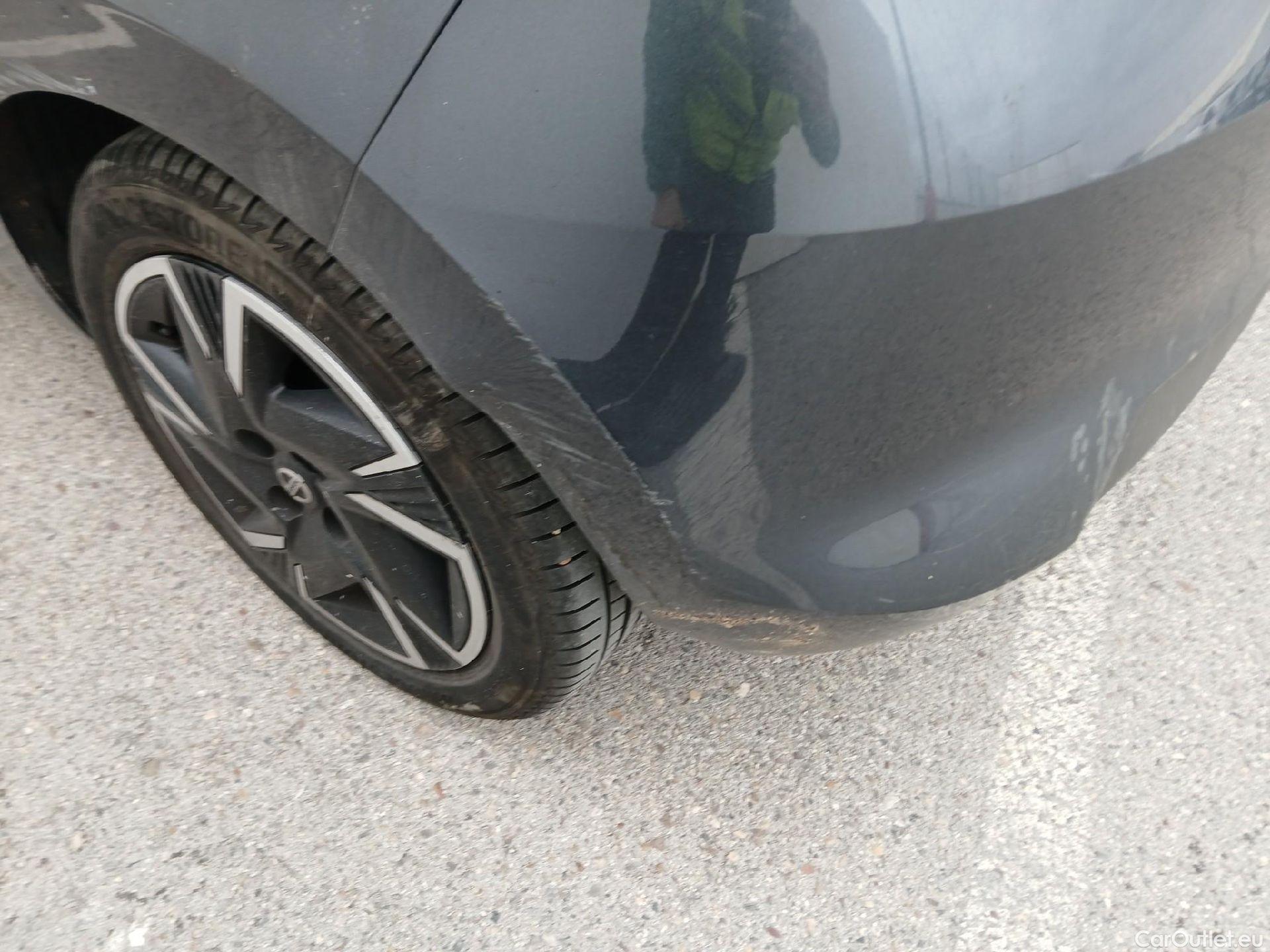  Nissan  Micra NISSAN  / 2017 / 5P / berlina con portón IG-T 68kW (92CV) E6D-F CVT Acenta Sprint #38