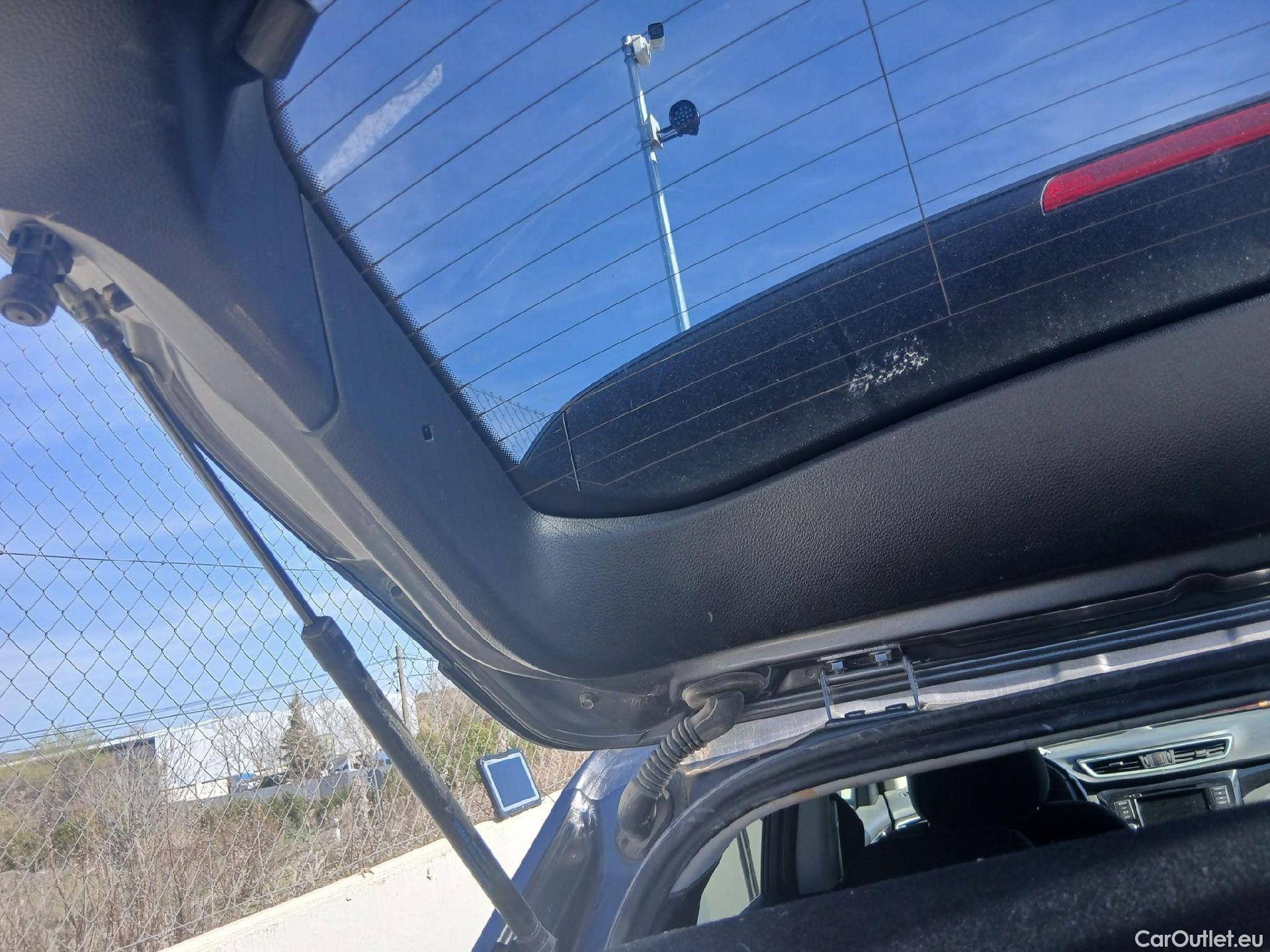  Nissan  Qashqai NISSAN  / 2017 / 5P / todoterreno DIG-T 103 kW (140 CV) E6D ACENTA #3