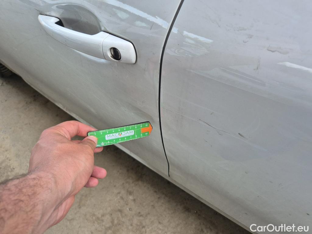  Peugeot  208 PEUGEOT  / 2015 / 5P / berlina con portón 5P Signature BlueHDi 73KW (100CV) #17