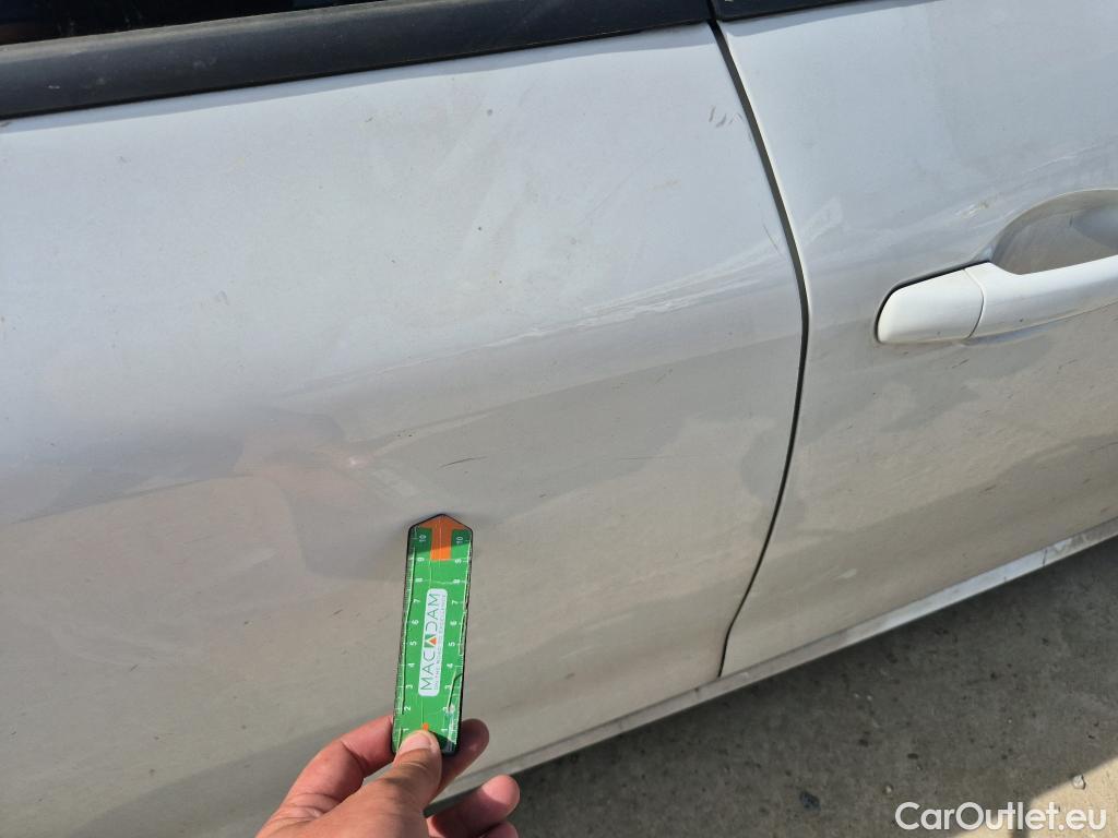  Peugeot  208 PEUGEOT  / 2015 / 5P / berlina con portón 5P Signature BlueHDi 73KW (100CV) #25