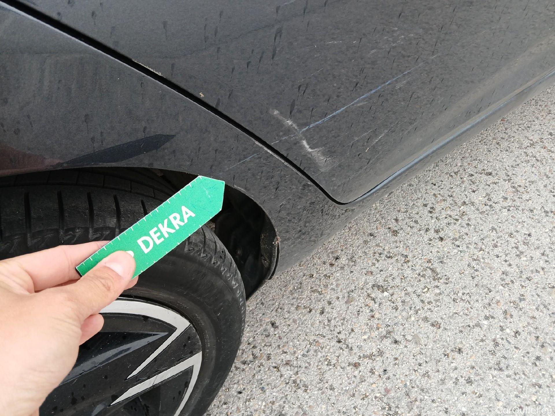  Nissan  Micra NISSAN  / 2017 / 5P / berlina con portón IG-T 68kW (92CV) E6D-F CVT Acenta Sprint #40