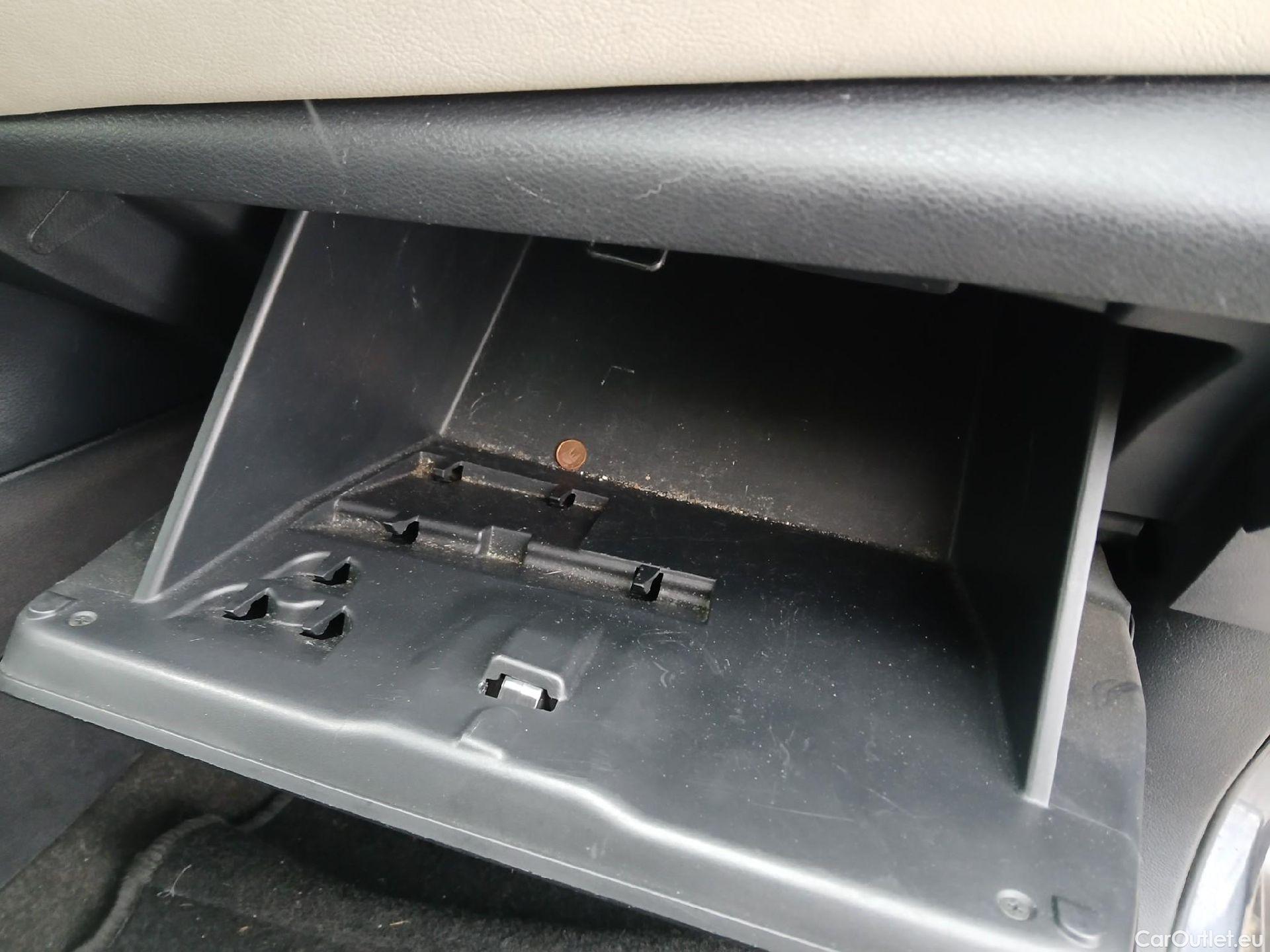  Nissan  Micra NISSAN  / 2017 / 5P / berlina con portón IG-T 68kW (92CV) E6D-F CVT Acenta Sprint #4