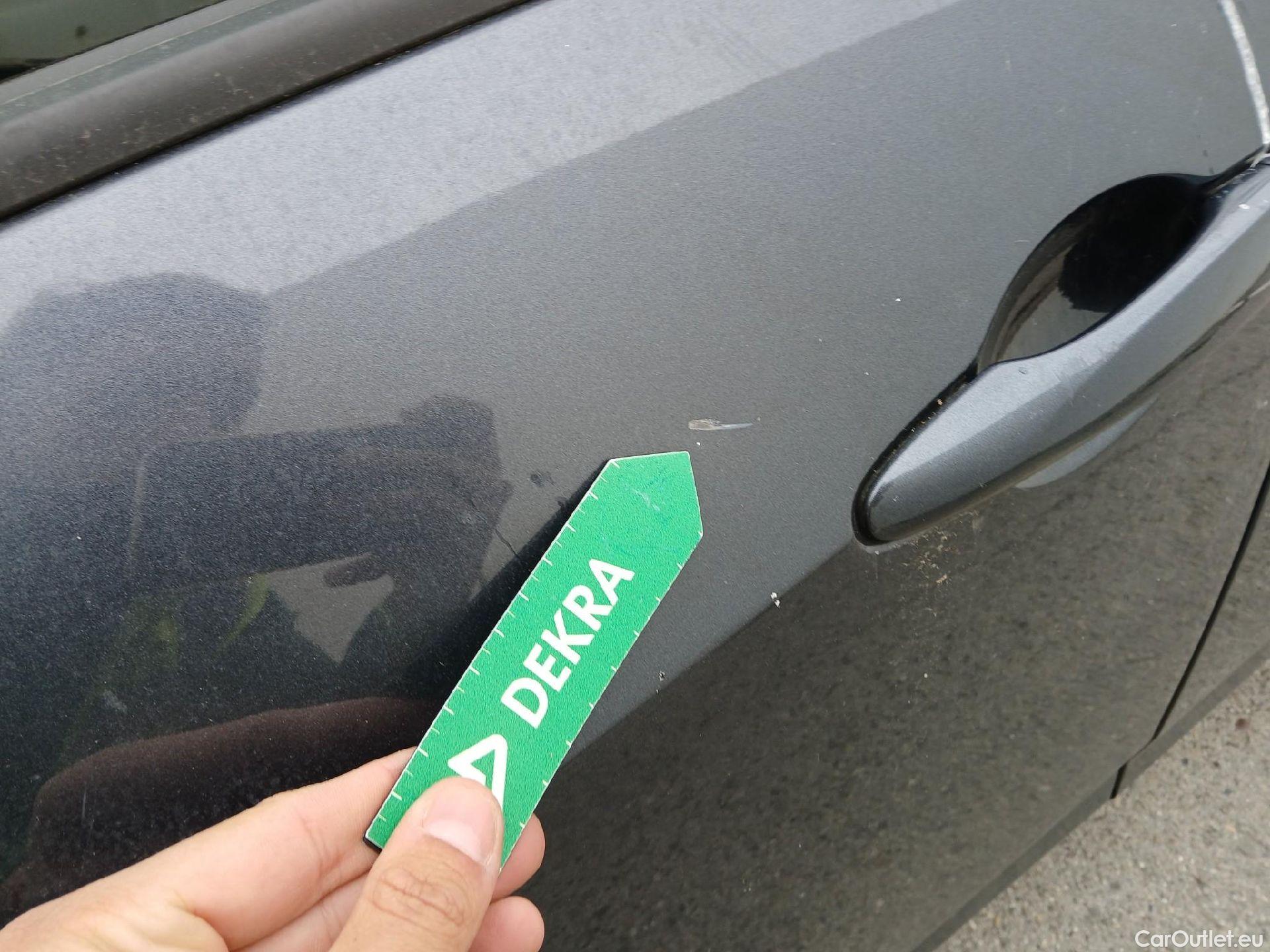  Nissan  Micra NISSAN  / 2017 / 5P / berlina con portón IG-T 68kW (92CV) E6D-F CVT Acenta Sprint #28