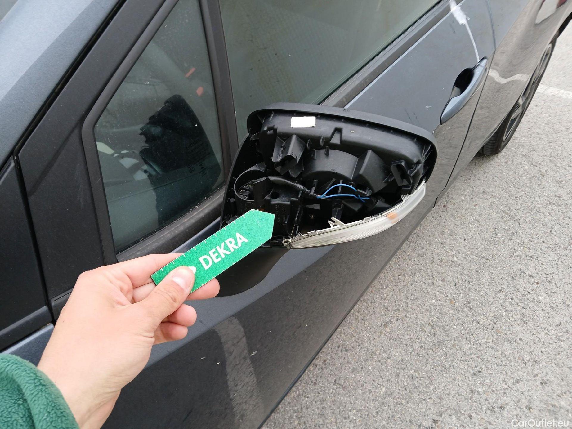  Nissan  Micra NISSAN  / 2017 / 5P / berlina con portón IG-T 68kW (92CV) E6D-F CVT Acenta Sprint #25