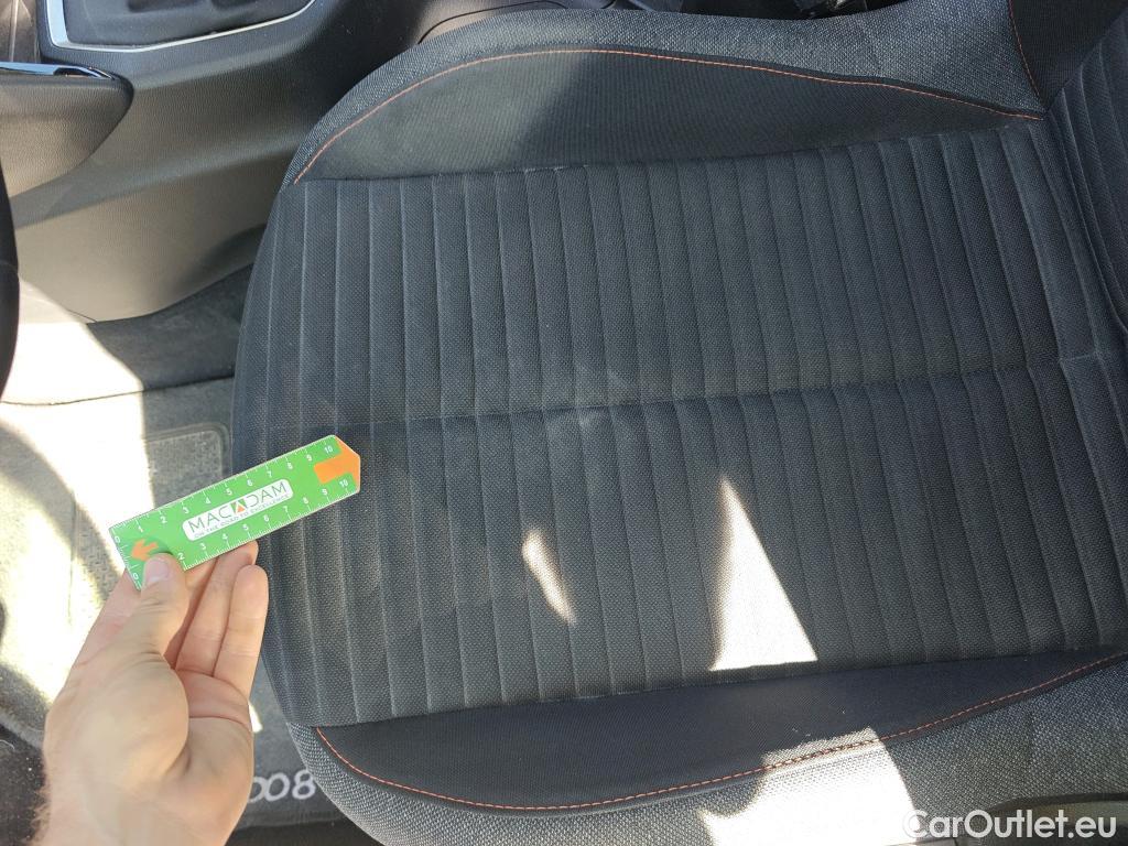  Peugeot  2008 PEUGEOT  / 2019 / 5P / todoterreno Active Pack BlueHDI 81kW (110CV) #37