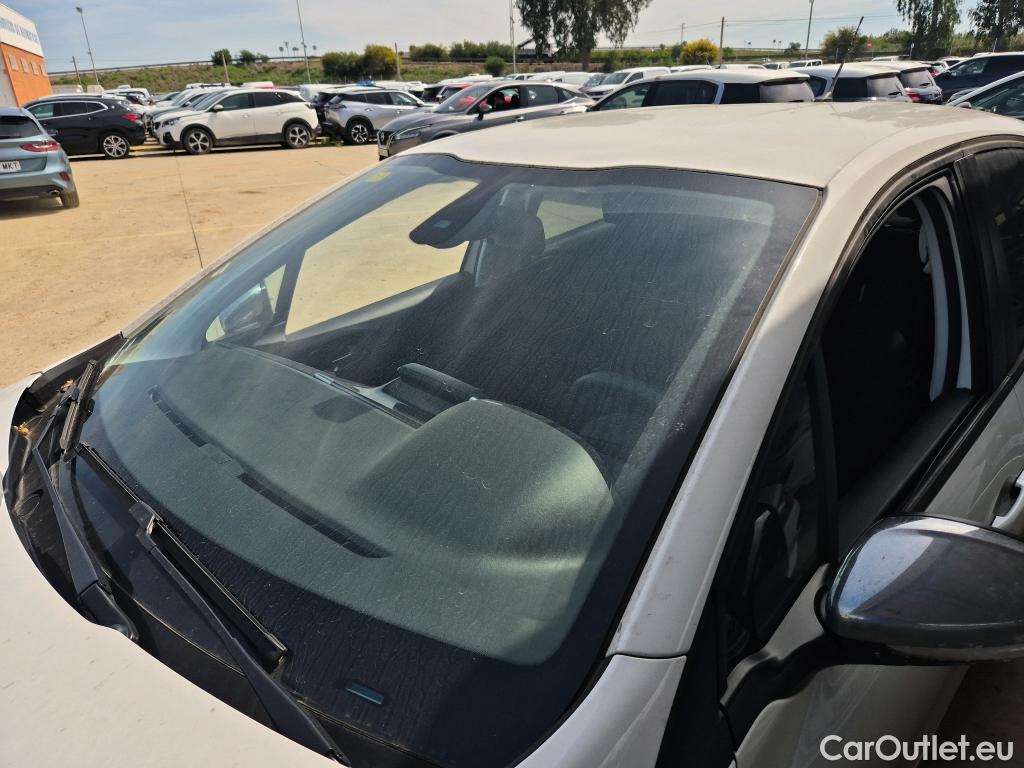  Peugeot  208 PEUGEOT  / 2015 / 5P / berlina con portón 5P Signature BlueHDi 73KW (100CV) #5