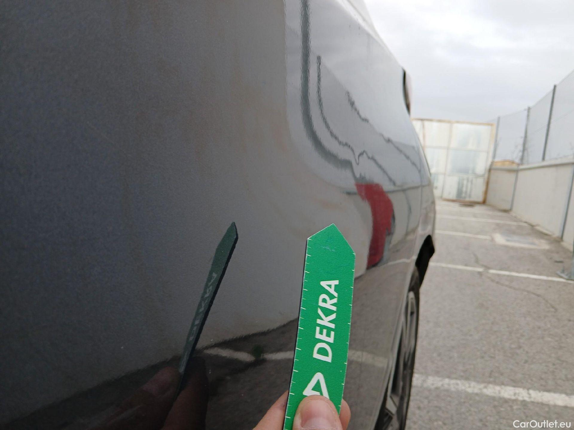  Nissan  Micra NISSAN  / 2017 / 5P / berlina con portón IG-T 68kW (92CV) E6D-F CVT Acenta Sprint #32