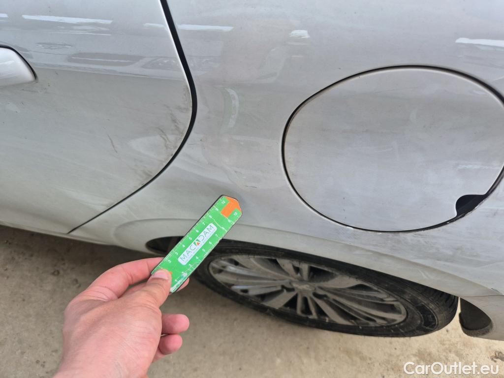  Peugeot  208 PEUGEOT  / 2015 / 5P / berlina con portón 5P Signature BlueHDi 73KW (100CV) #15