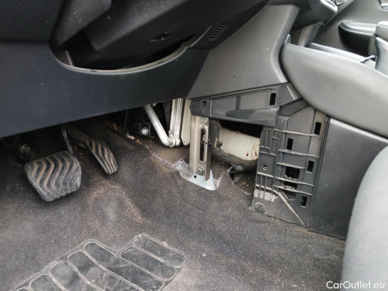  Nissan  Micra NISSAN  / 2017 / 5P / berlina con portón IG-T 68kW (92CV) E6D-F CVT Acenta Sprint #56