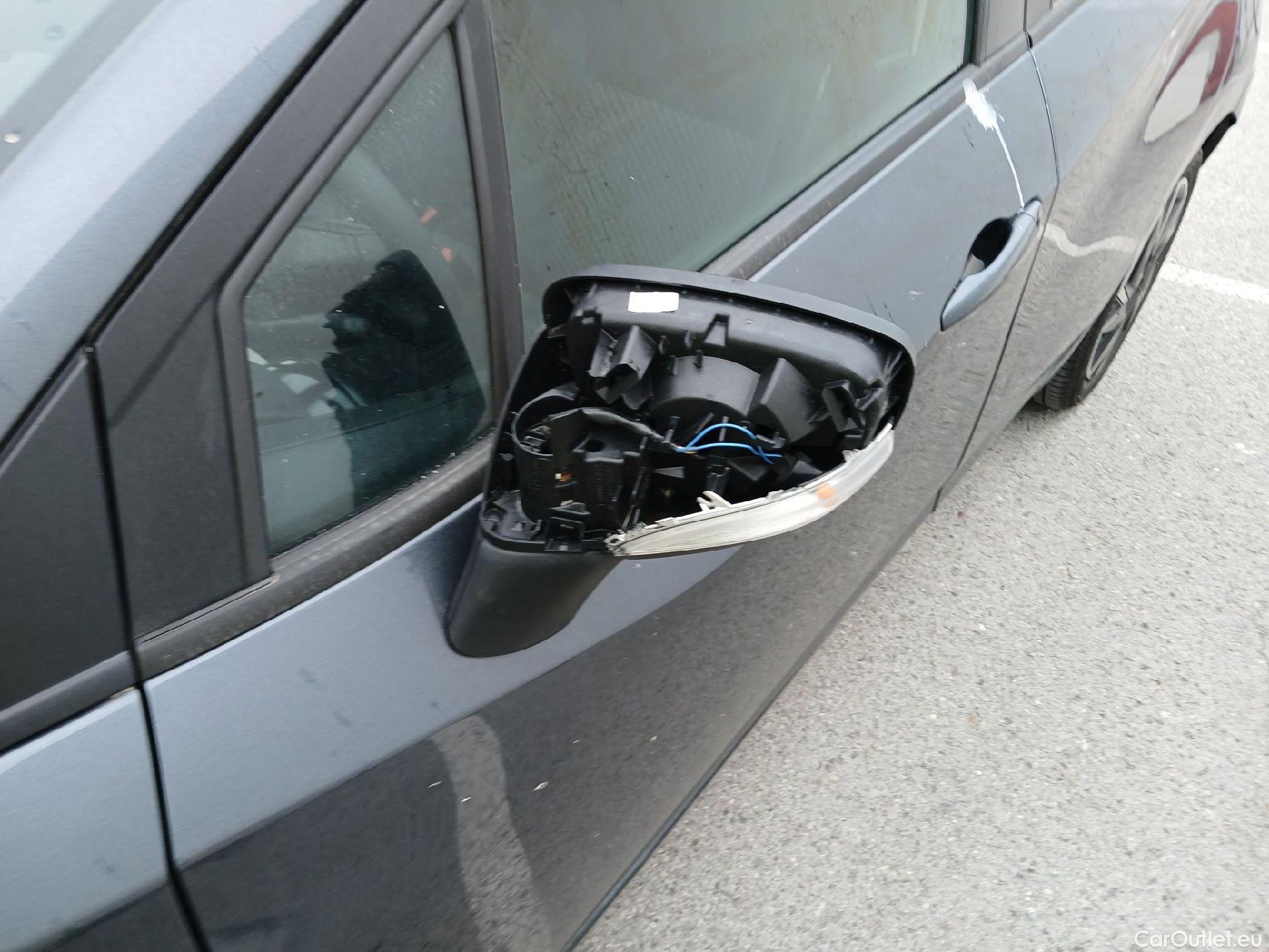  Nissan  Micra NISSAN  / 2017 / 5P / berlina con portón IG-T 68kW (92CV) E6D-F CVT Acenta Sprint #24