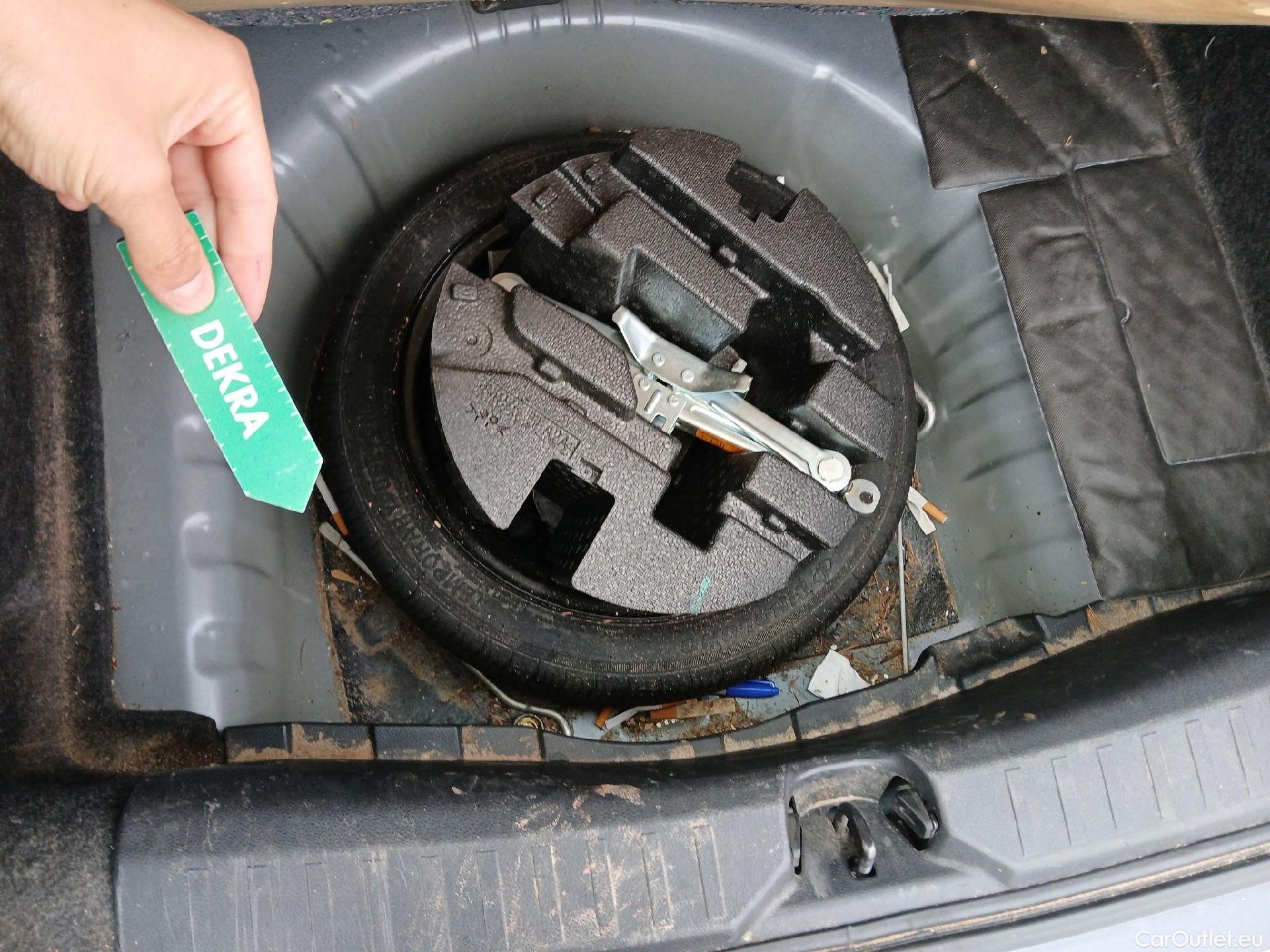  Nissan  Micra NISSAN  / 2017 / 5P / berlina con portón IG-T 68kW (92CV) E6D-F CVT Acenta Sprint #11