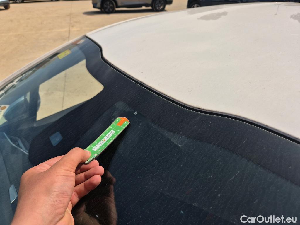  Peugeot  208 PEUGEOT  / 2015 / 5P / berlina con portón 5P Signature BlueHDi 73KW (100CV) #6