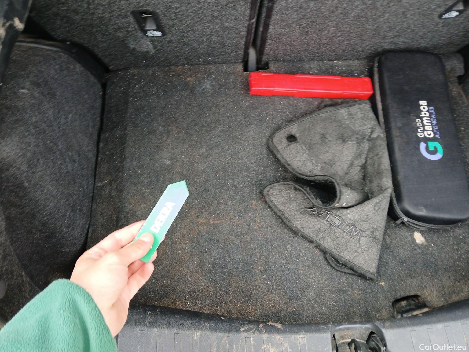  Nissan  Micra NISSAN  / 2017 / 5P / berlina con portón IG-T 68kW (92CV) E6D-F CVT Acenta Sprint #9