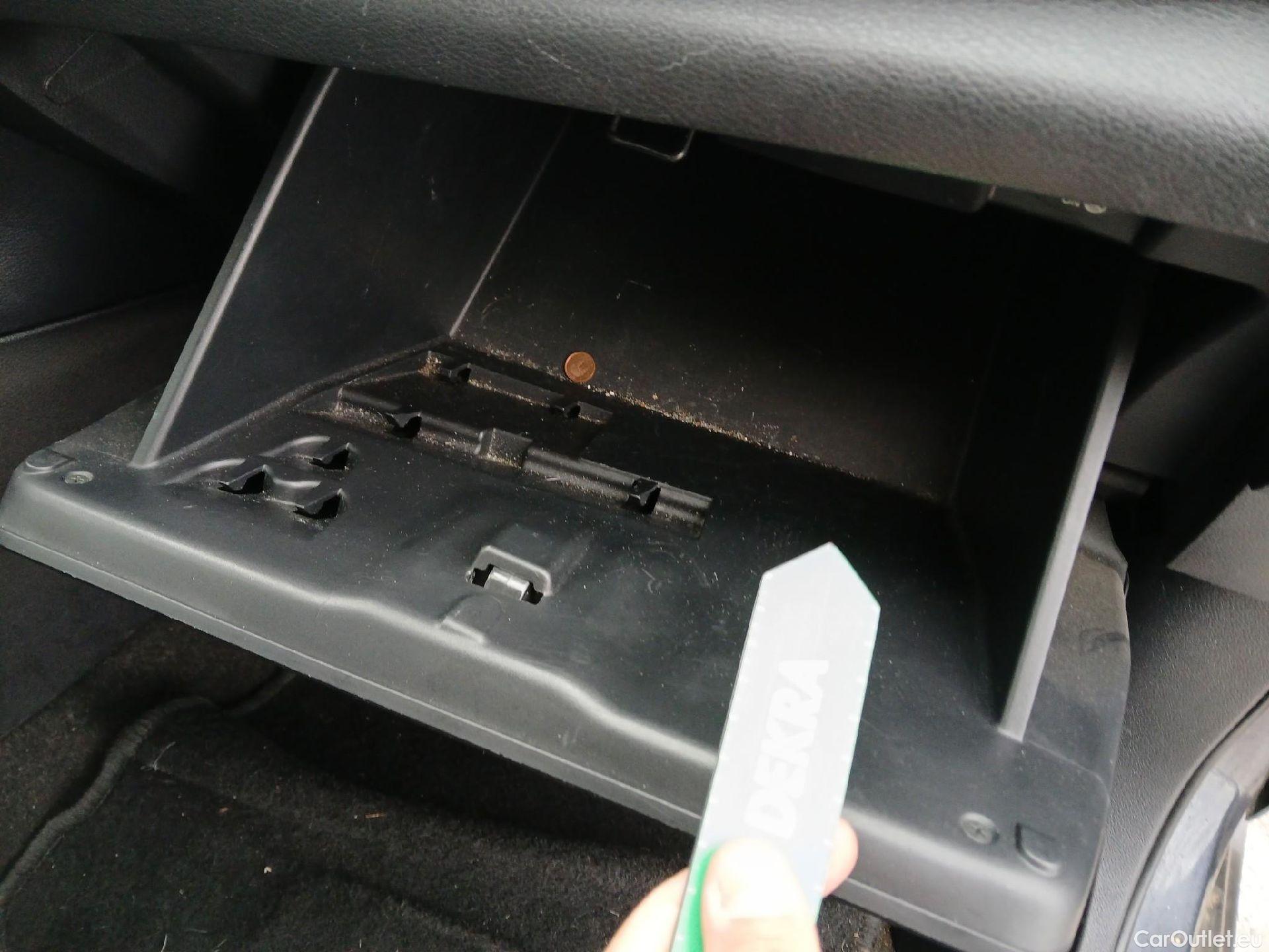  Nissan  Micra NISSAN  / 2017 / 5P / berlina con portón IG-T 68kW (92CV) E6D-F CVT Acenta Sprint #5