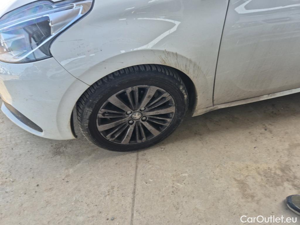  Peugeot  208 PEUGEOT  / 2015 / 5P / berlina con portón 5P Signature BlueHDi 73KW (100CV) #1