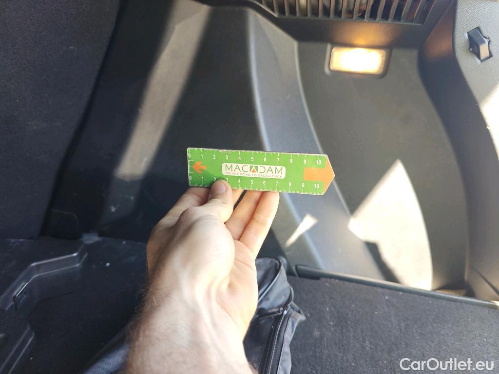  Peugeot  2008 PEUGEOT  / 2019 / 5P / todoterreno Active Pack BlueHDI 81kW (110CV) #23