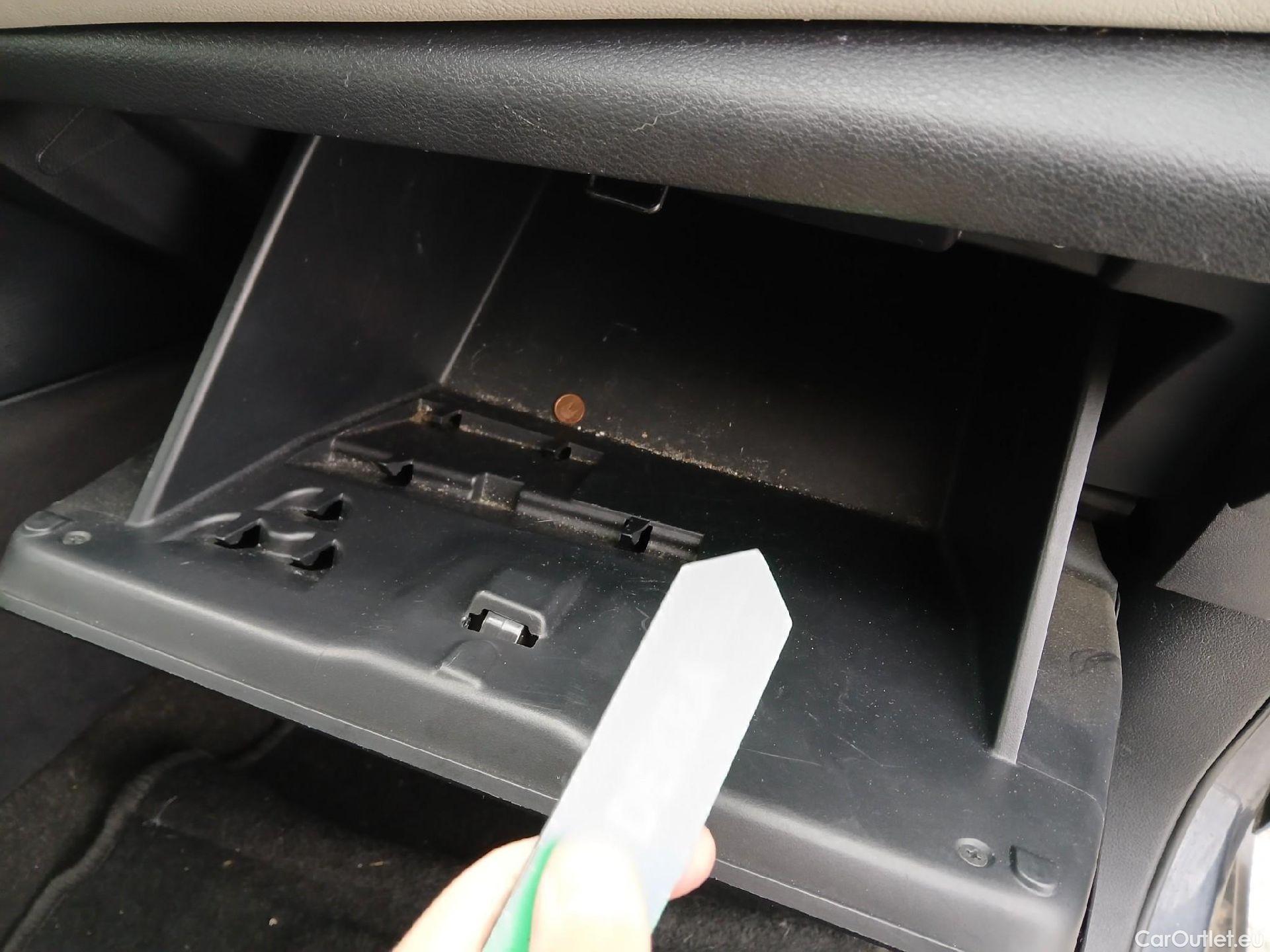  Nissan  Micra NISSAN  / 2017 / 5P / berlina con portón IG-T 68kW (92CV) E6D-F CVT Acenta Sprint #3