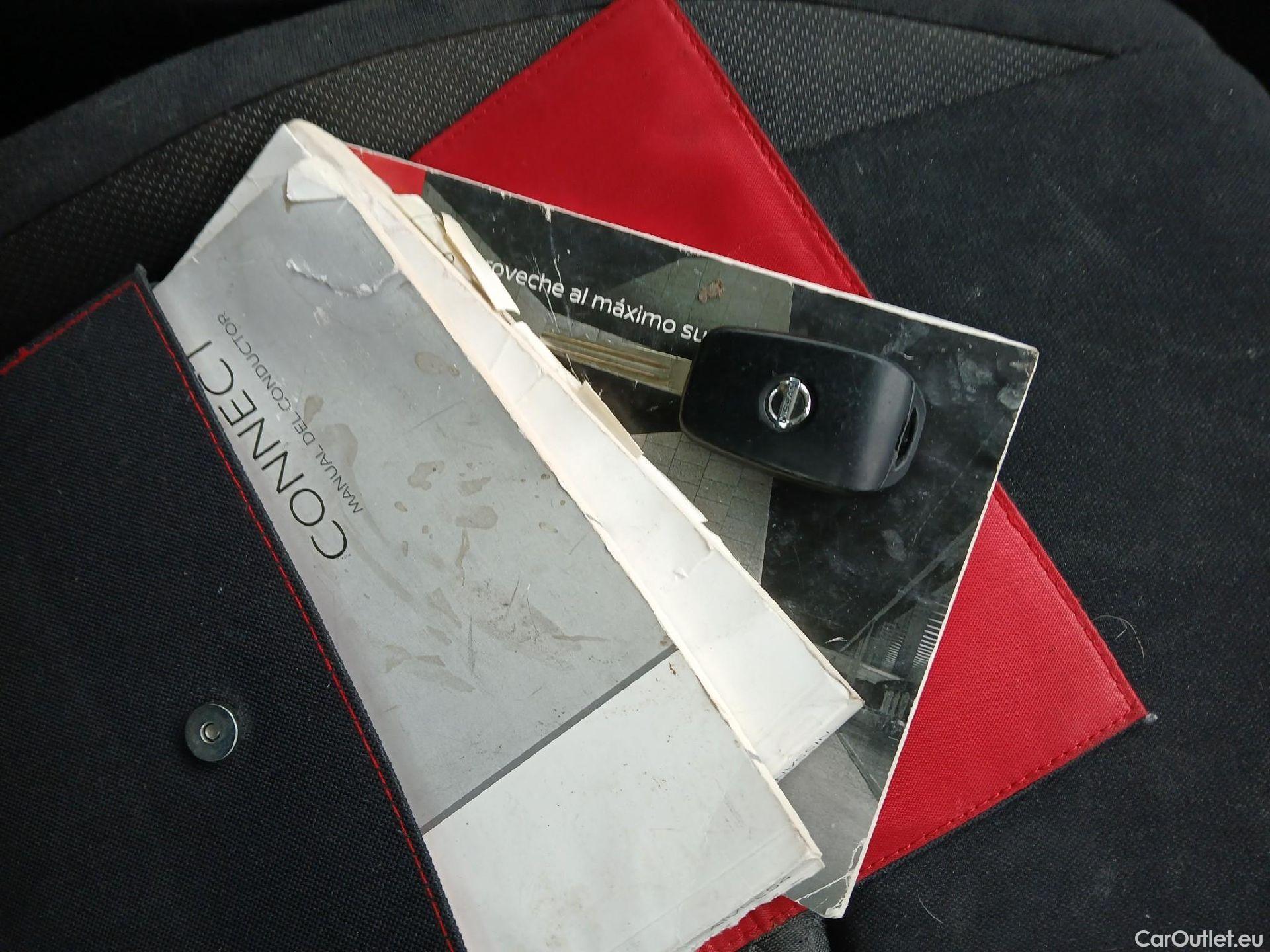  Nissan  Micra NISSAN  / 2017 / 5P / berlina con portón IG-T 68kW (92CV) E6D-F CVT Acenta Sprint #1