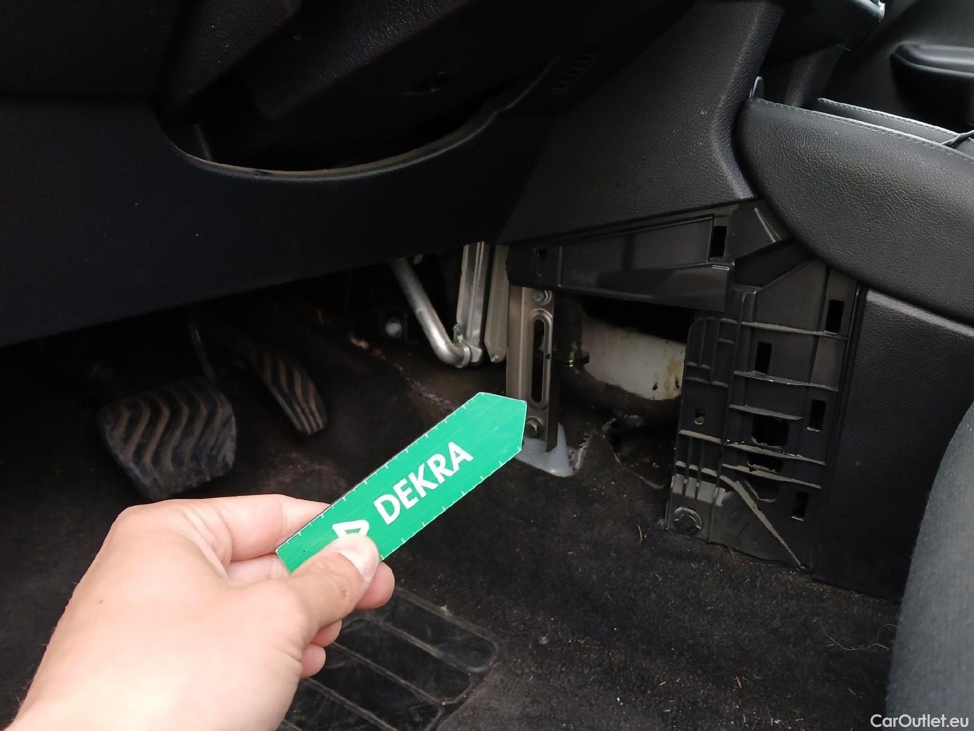  Nissan  Micra NISSAN  / 2017 / 5P / berlina con portón IG-T 68kW (92CV) E6D-F CVT Acenta Sprint #55