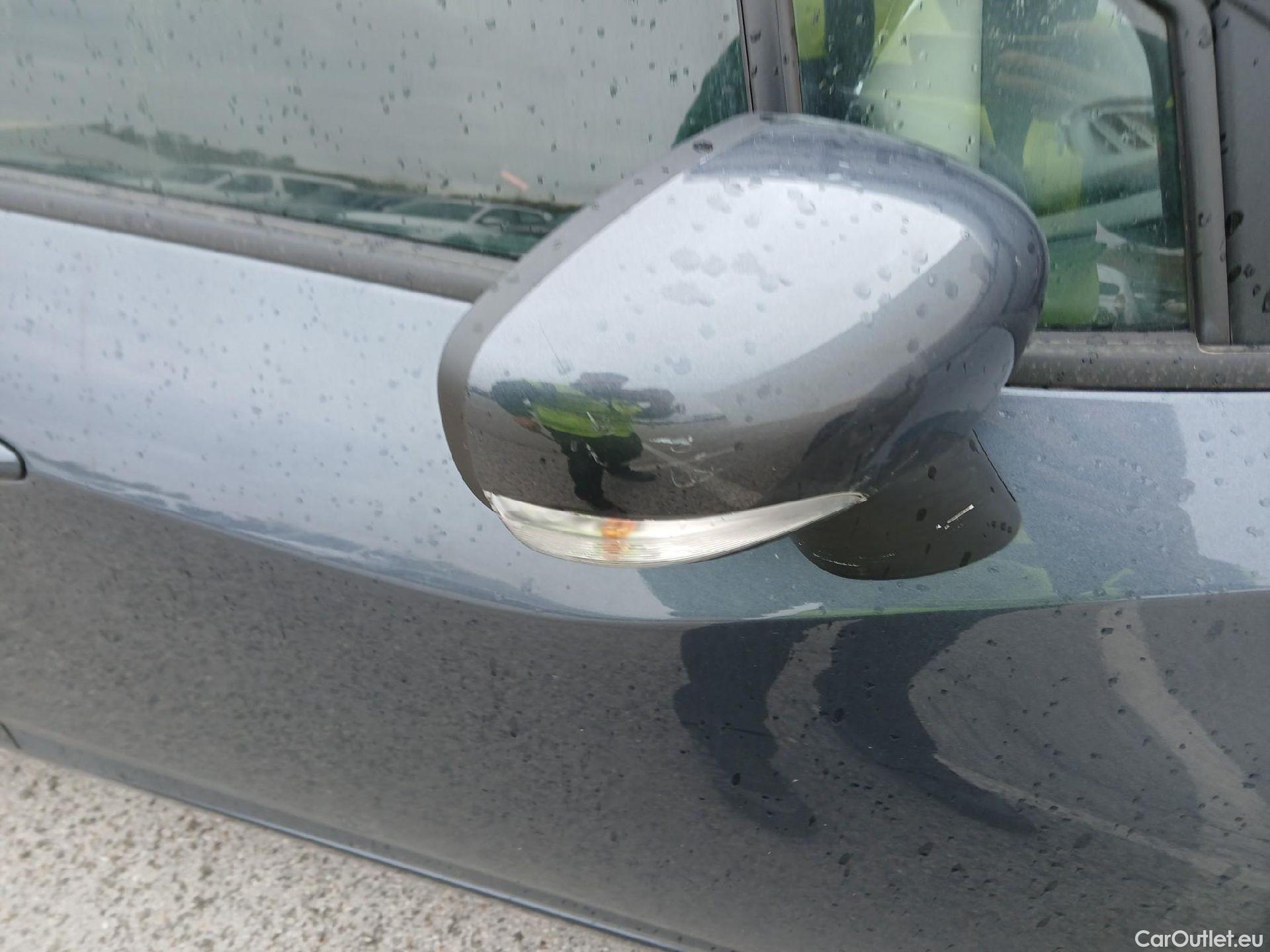  Nissan  Micra NISSAN  / 2017 / 5P / berlina con portón IG-T 68kW (92CV) E6D-F CVT Acenta Sprint #49