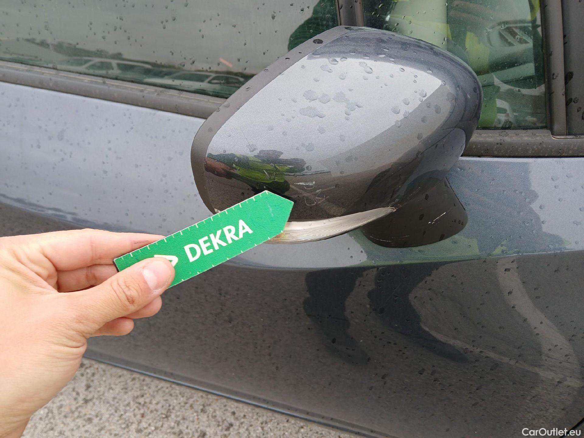  Nissan  Micra NISSAN  / 2017 / 5P / berlina con portón IG-T 68kW (92CV) E6D-F CVT Acenta Sprint #50