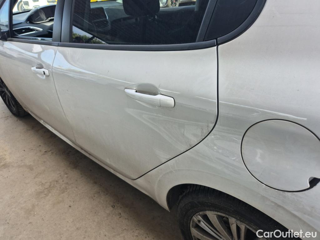  Peugeot  208 PEUGEOT  / 2015 / 5P / berlina con portón 5P Signature BlueHDi 73KW (100CV) #12