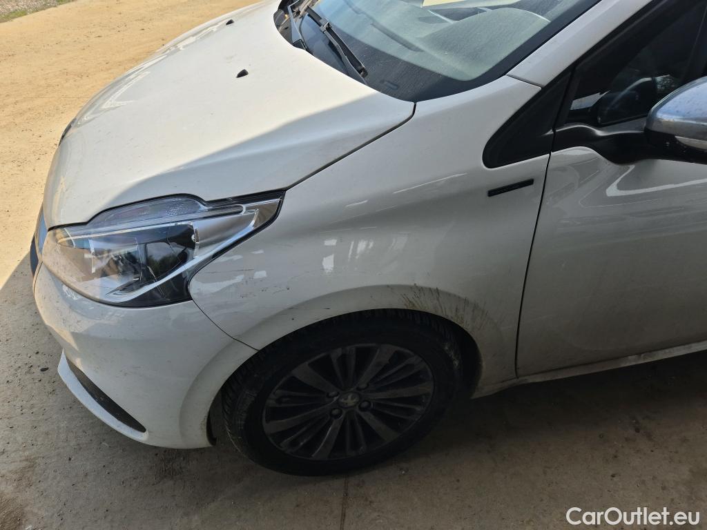  Peugeot  208 PEUGEOT  / 2015 / 5P / berlina con portón 5P Signature BlueHDi 73KW (100CV) #18