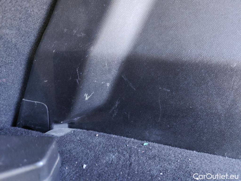  Peugeot  2008 PEUGEOT  / 2019 / 5P / todoterreno Active Pack BlueHDI 81kW (110CV) #24