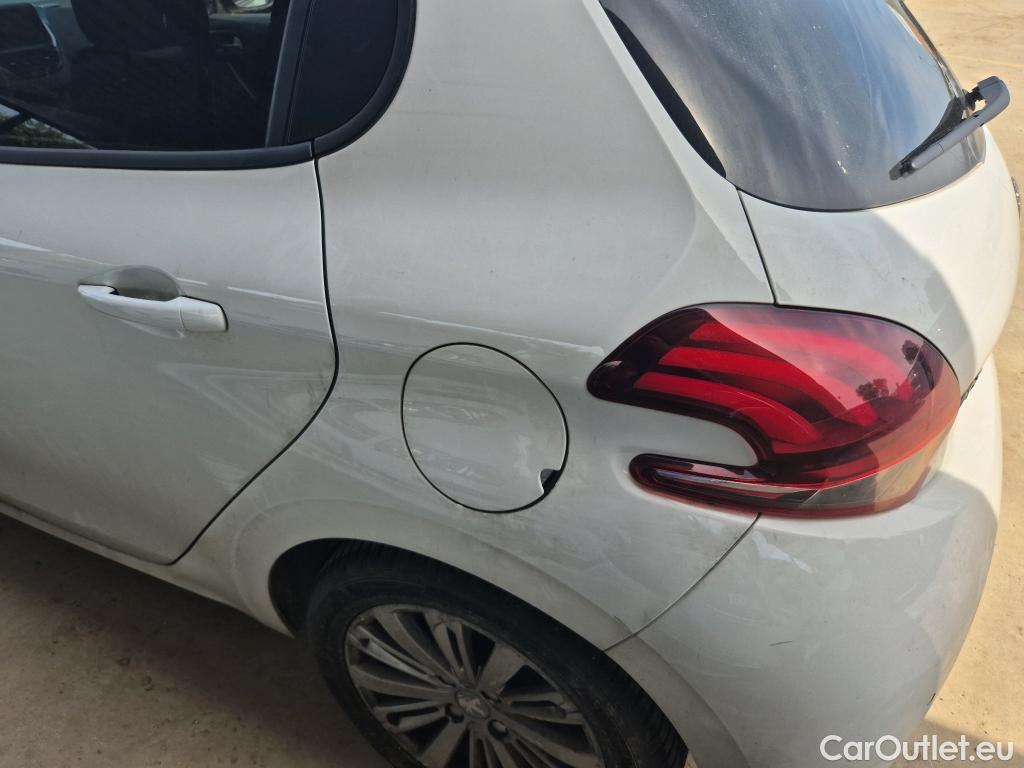  Peugeot  208 PEUGEOT  / 2015 / 5P / berlina con portón 5P Signature BlueHDi 73KW (100CV) #14