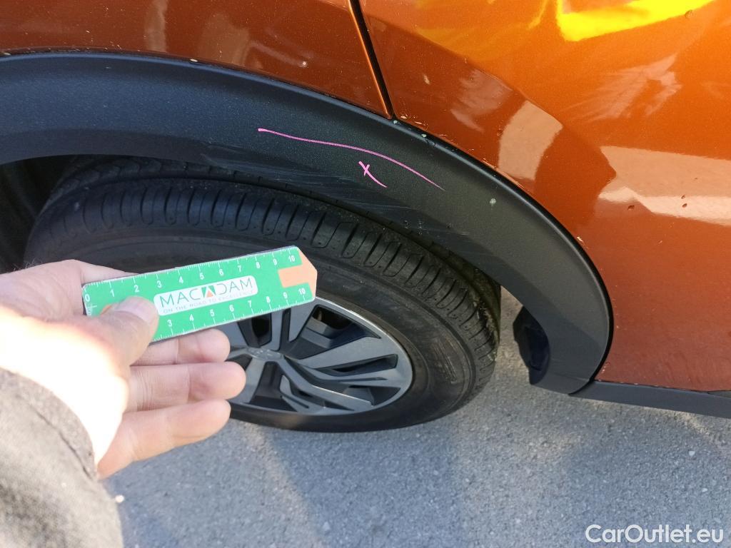  Peugeot  2008 PEUGEOT  / 2019 / 5P / todoterreno Active BlueHDI 81kW (110CV) #21