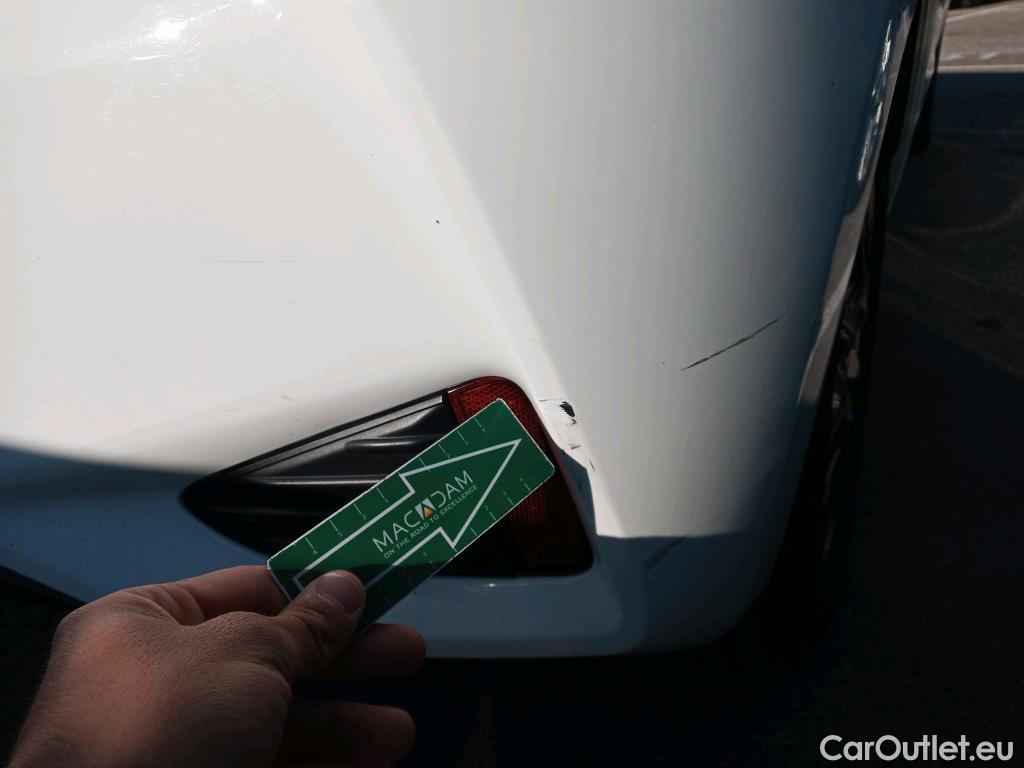  Toyota  Yaris TOYOTA  / 2017 / 5P / berlina con portón 1.5 100H Active #8