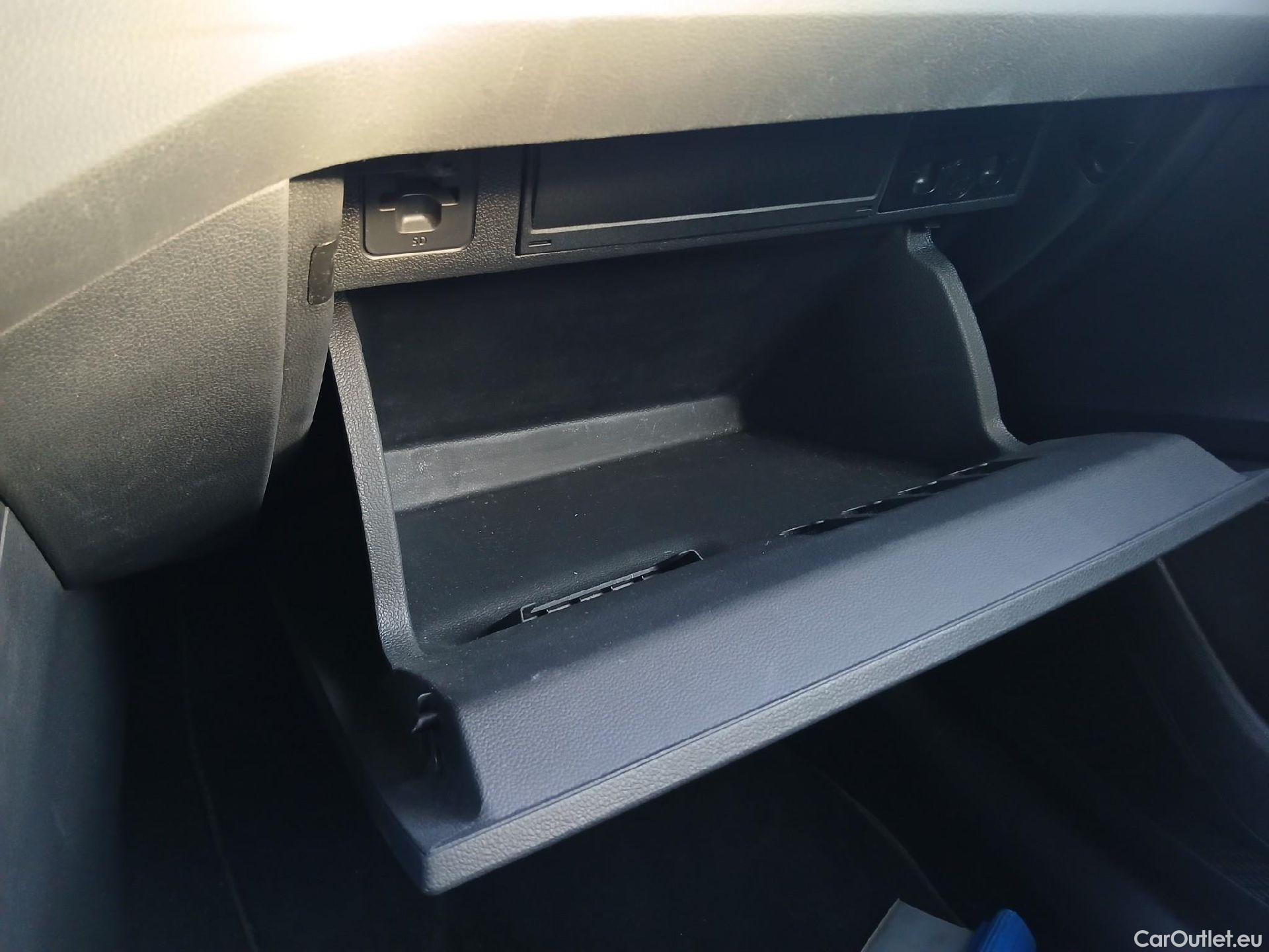  Volkswagen  Polo VOLKSWAGEN  / 2021 / 5P / berlina con portón R-Line 1.0 TSI 70kW (95CV) #1