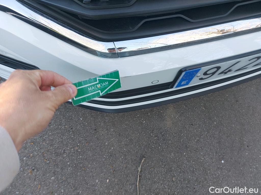  Volkswagen  T-ROC VOLKSWAGEN  / 2017 / 5P / todoterreno Advance R-Line 1.0 TSI 81kW (110CV) #10