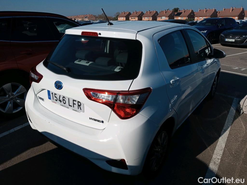  Toyota  Yaris TOYOTA  / 2017 / 5P / berlina con portón 1.5 100H Active #7