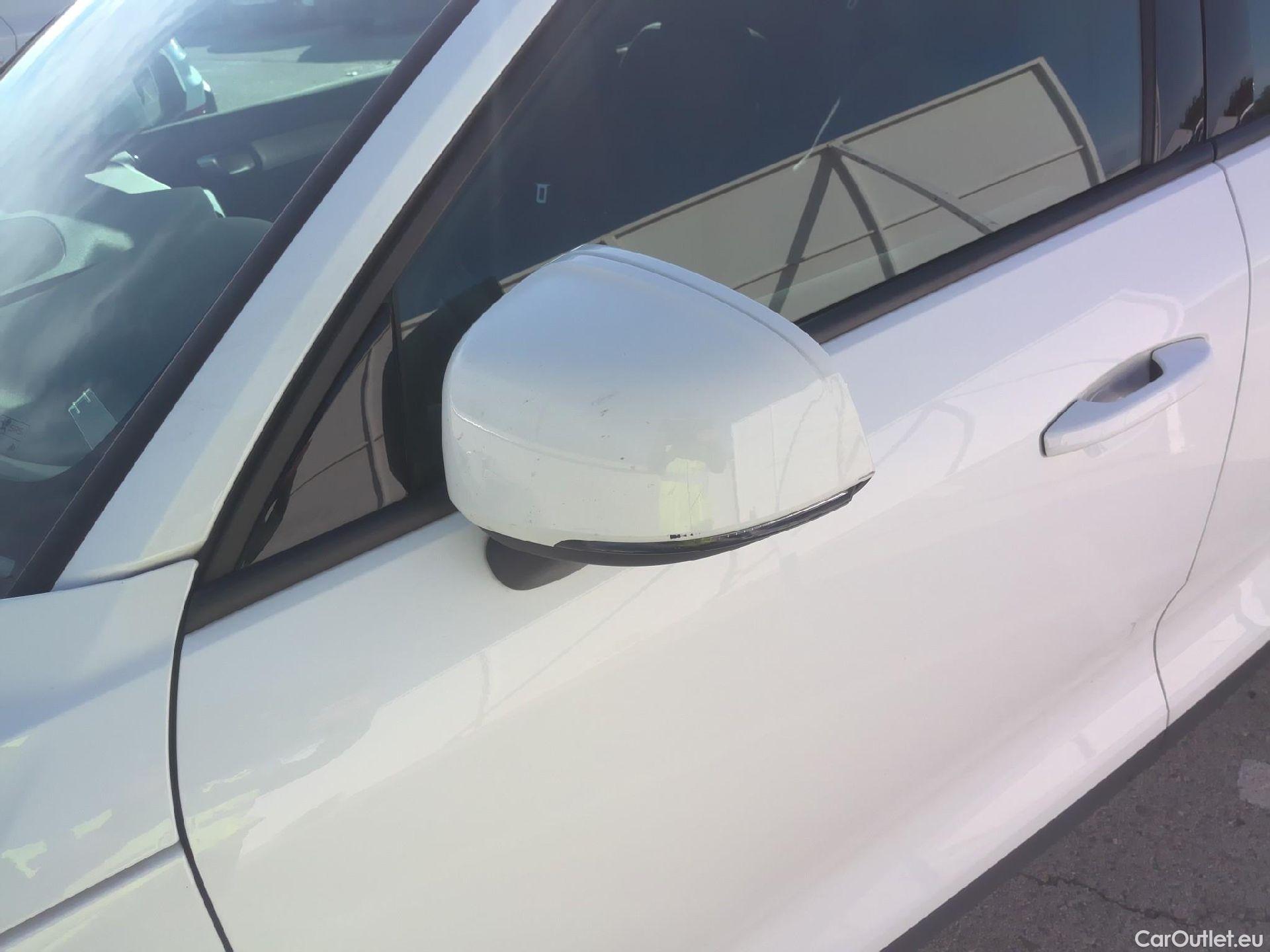  Volvo  XC 40 VOLVO XC40 / 2017 / 5P / todoterreno 1.5 T3 Momentum Pro Auto #16