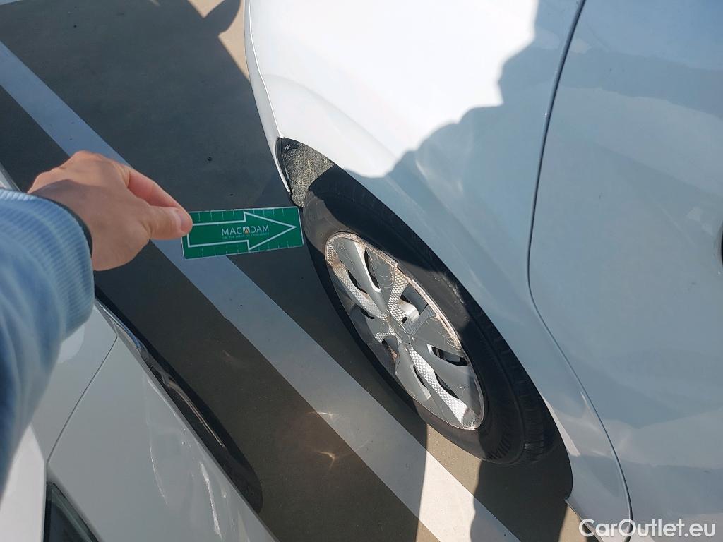  Citroen  C3 CITROEN  / 2016 / 5P / berlina comercial BlueHDi 73KW (100CV) S&S Comercial #19