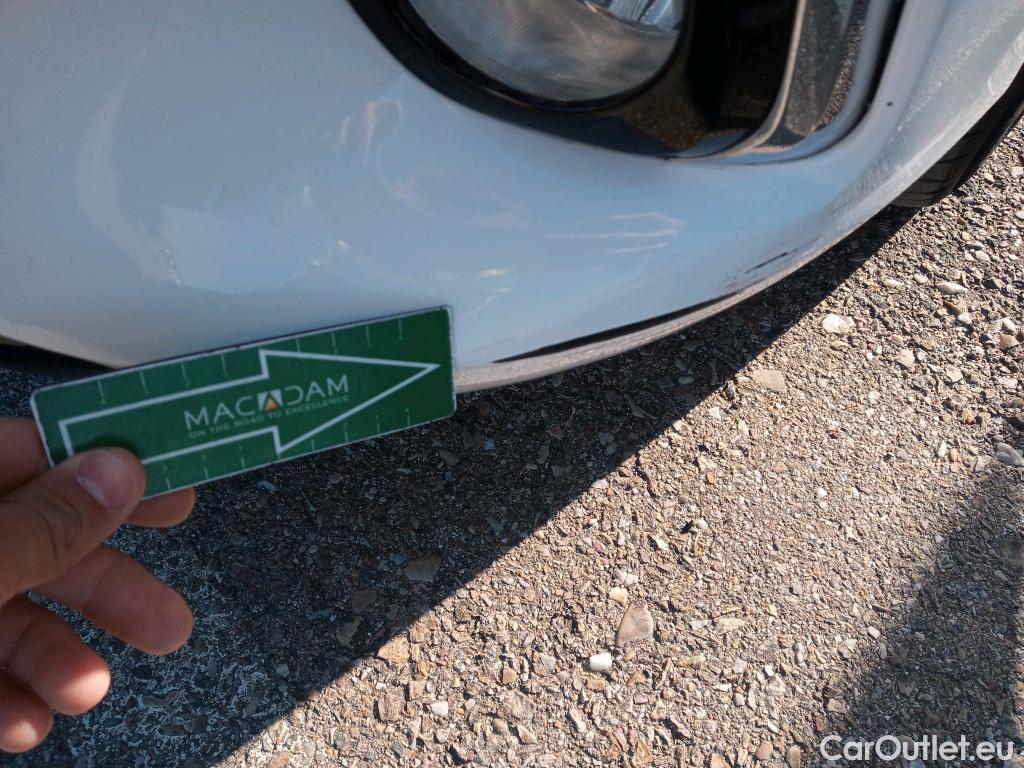  Toyota  Yaris TOYOTA  / 2017 / 5P / berlina con portón 1.5 100H Active #5