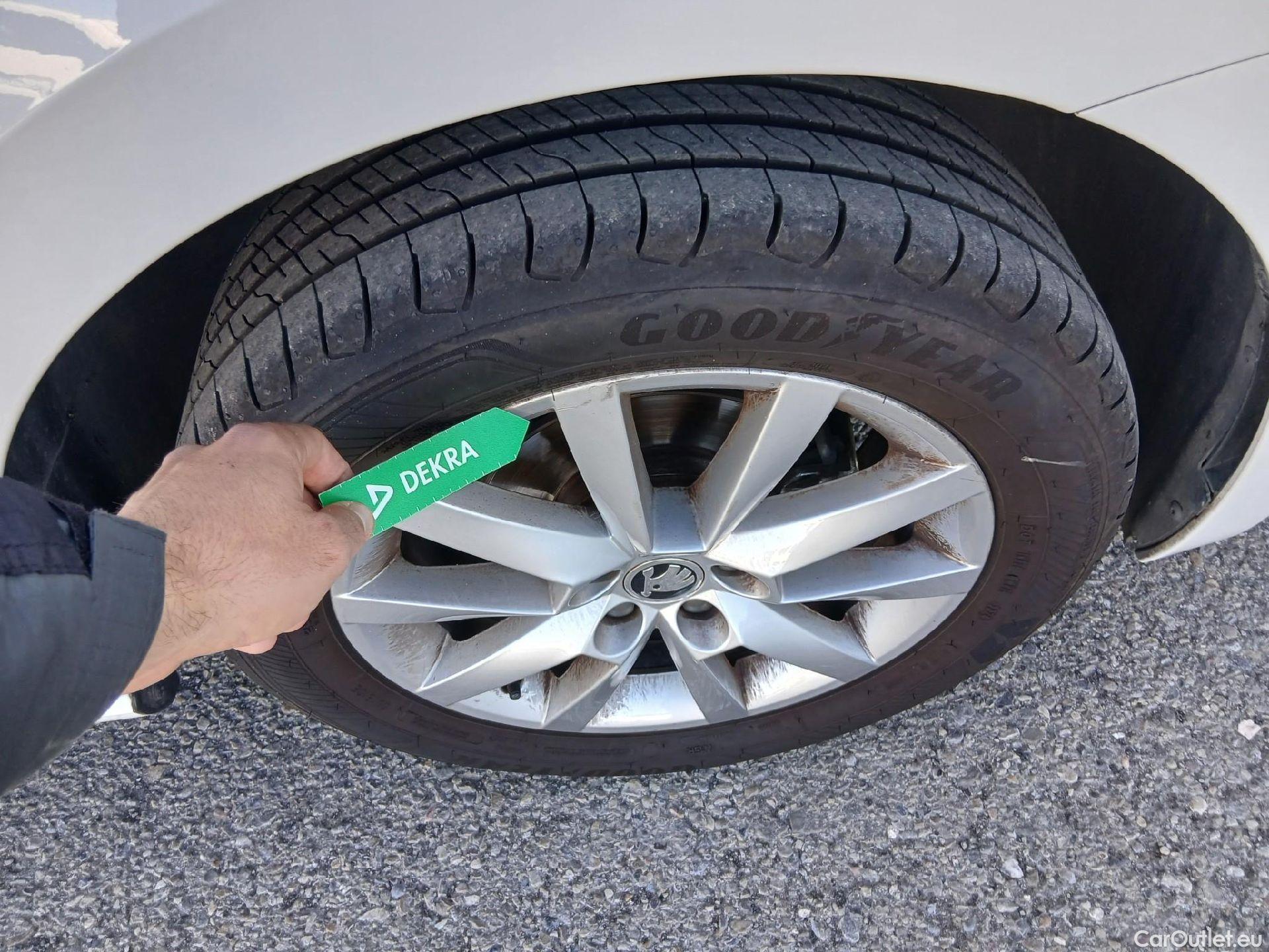  Skoda  Scala SKODA  / 2019 / 5P / berlina con portón 1.0 TGI 66KW (90CV) Active #19