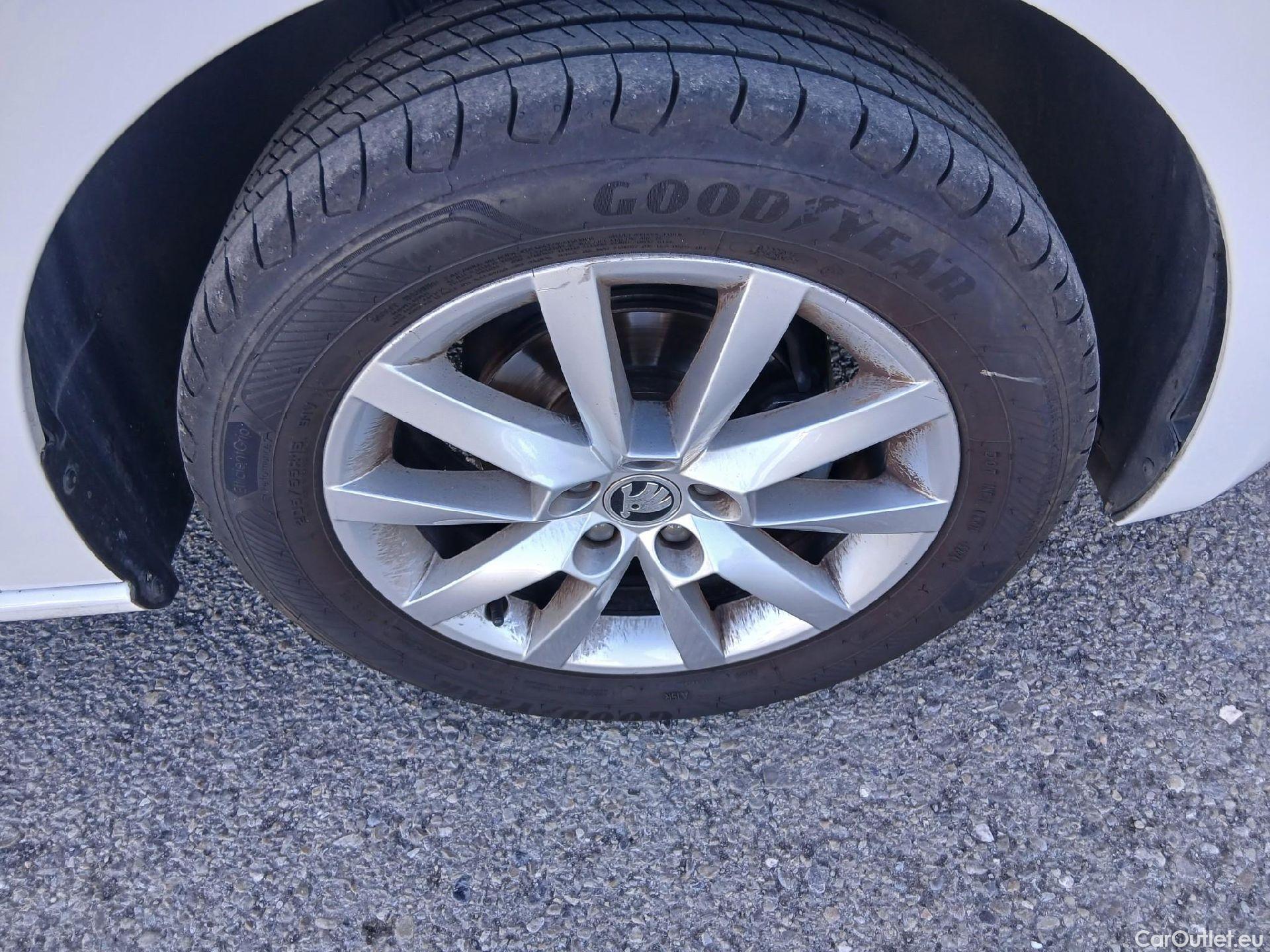  Skoda  Scala SKODA  / 2019 / 5P / berlina con portón 1.0 TGI 66KW (90CV) Active #20