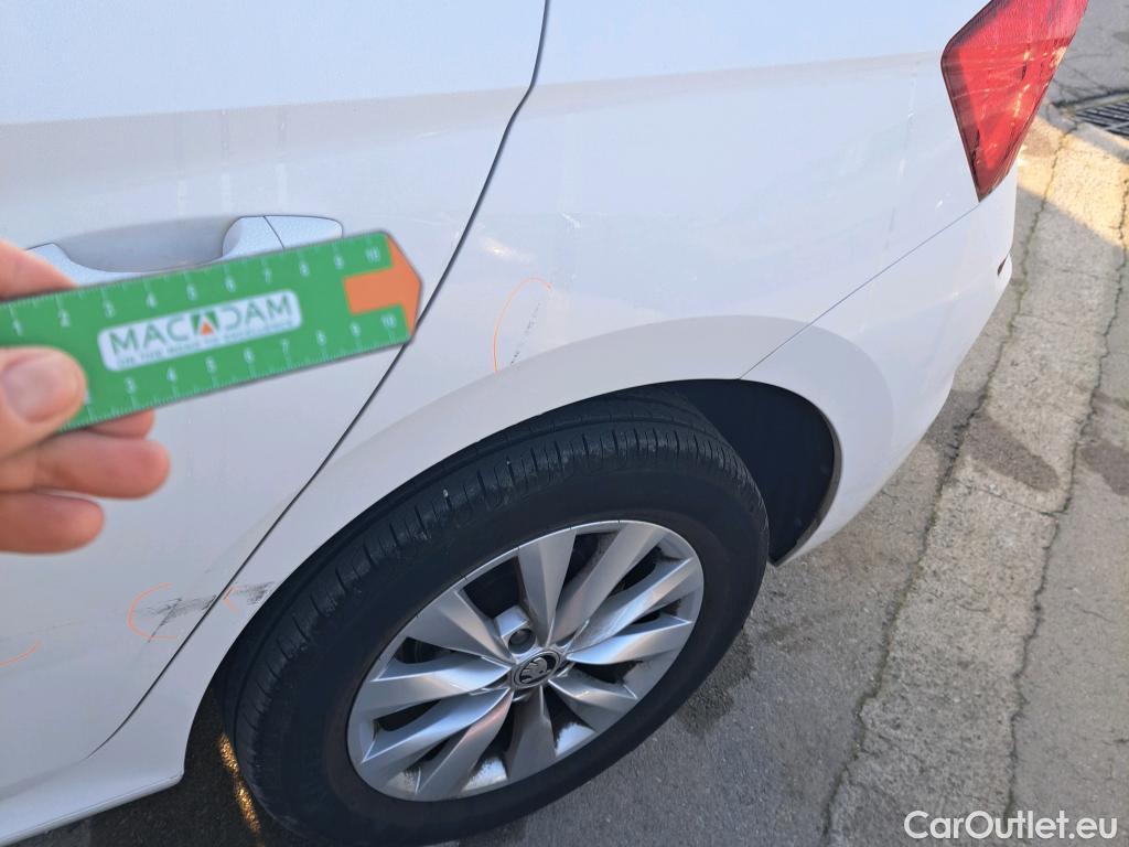  Skoda  KAMIQ SKODA  1.0 TSI 81kW (110CV) DSG Ambition #14