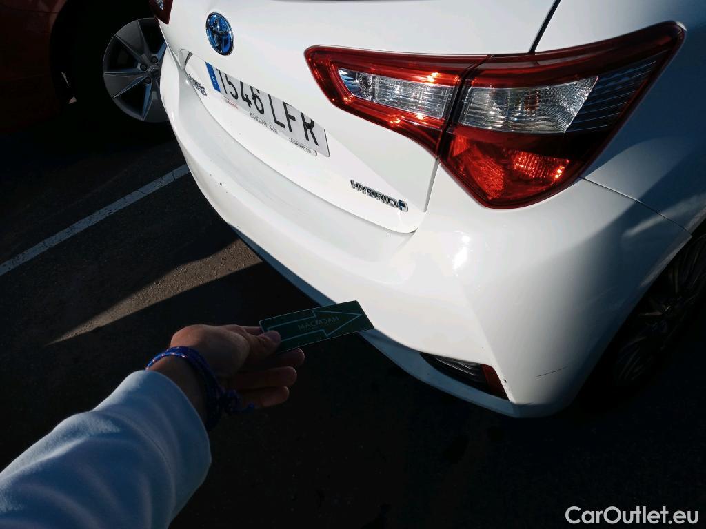  Toyota  Yaris TOYOTA  / 2017 / 5P / berlina con portón 1.5 100H Active #9